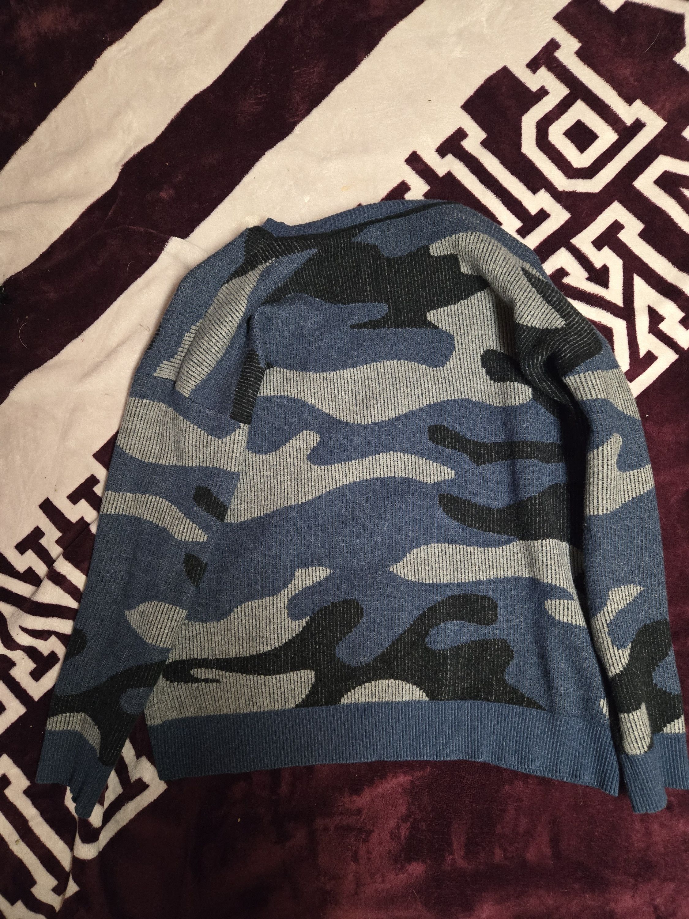 Banana Republic Blue knit sweater with a black and grey camo Size US L / EU 52-54 / 3 - 5 Thumbnail