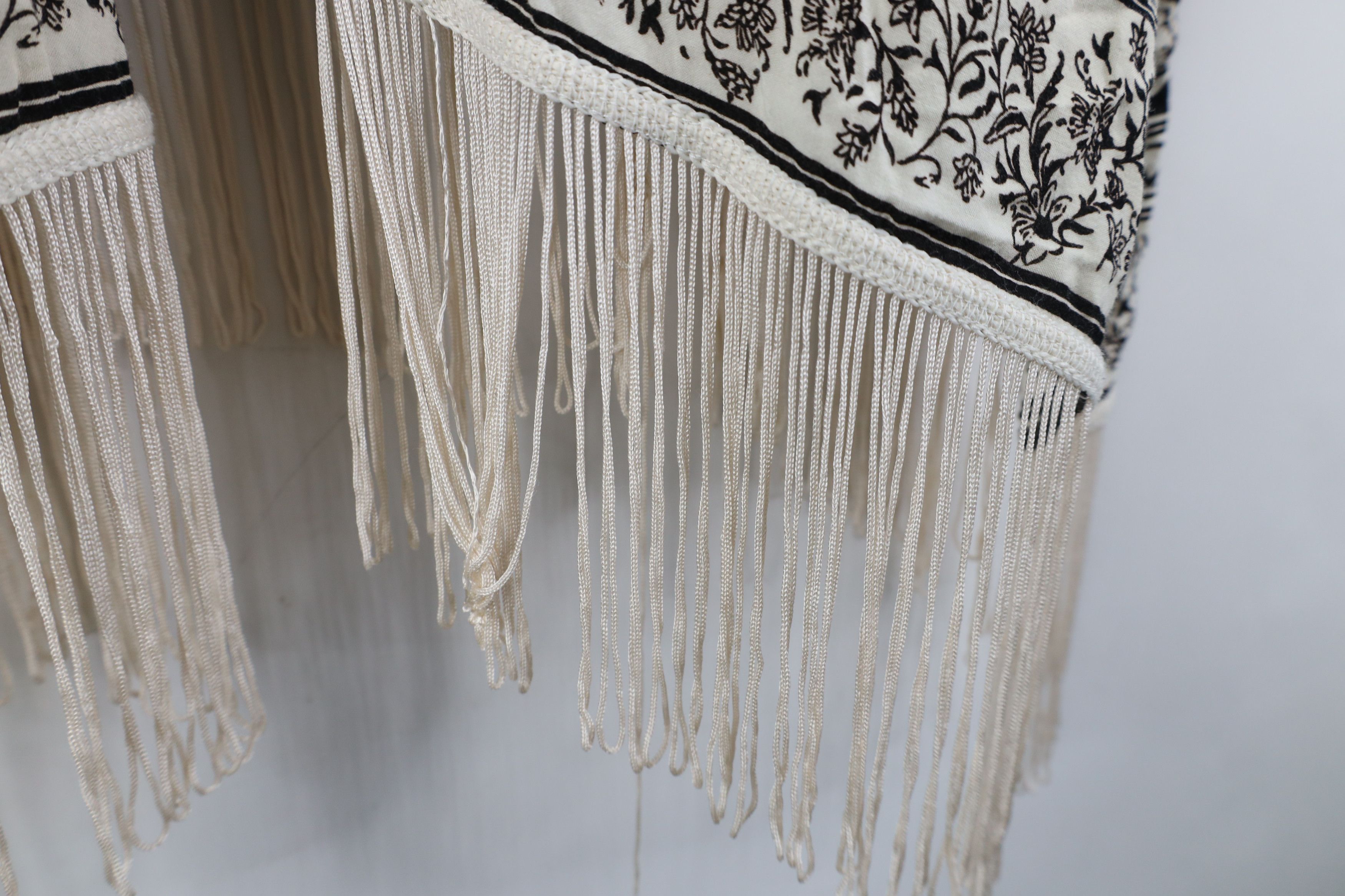 Abercrombie & Fitch Vintage 90s Y2K Abercrombie & Fitch Fringed Piano Shawl Cape Size ONE SIZE - 6 Thumbnail