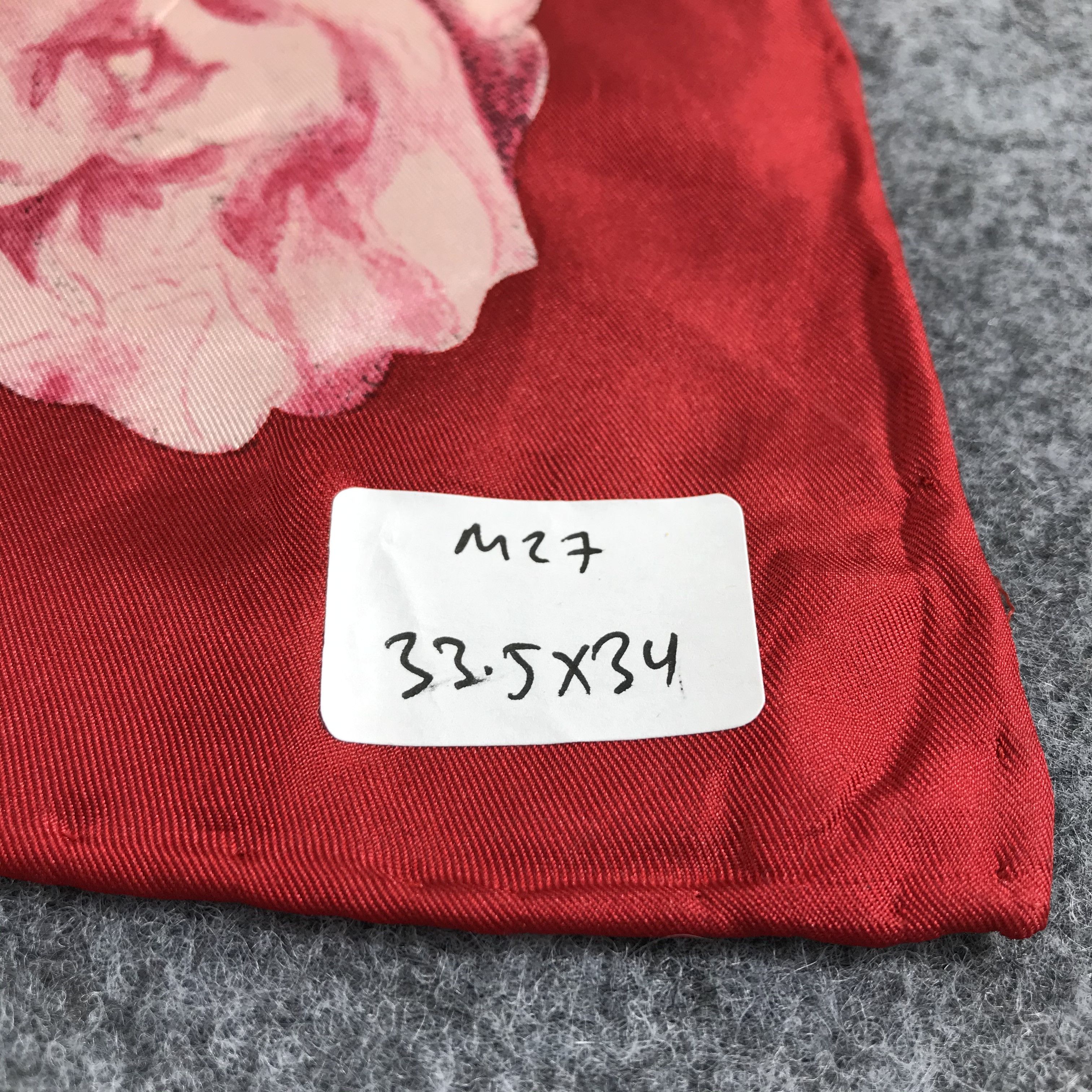 Japanese Brand Vintage Luxury Roses Hand Rolled Silk Scarf M27 Size ONE SIZE - 7 Thumbnail