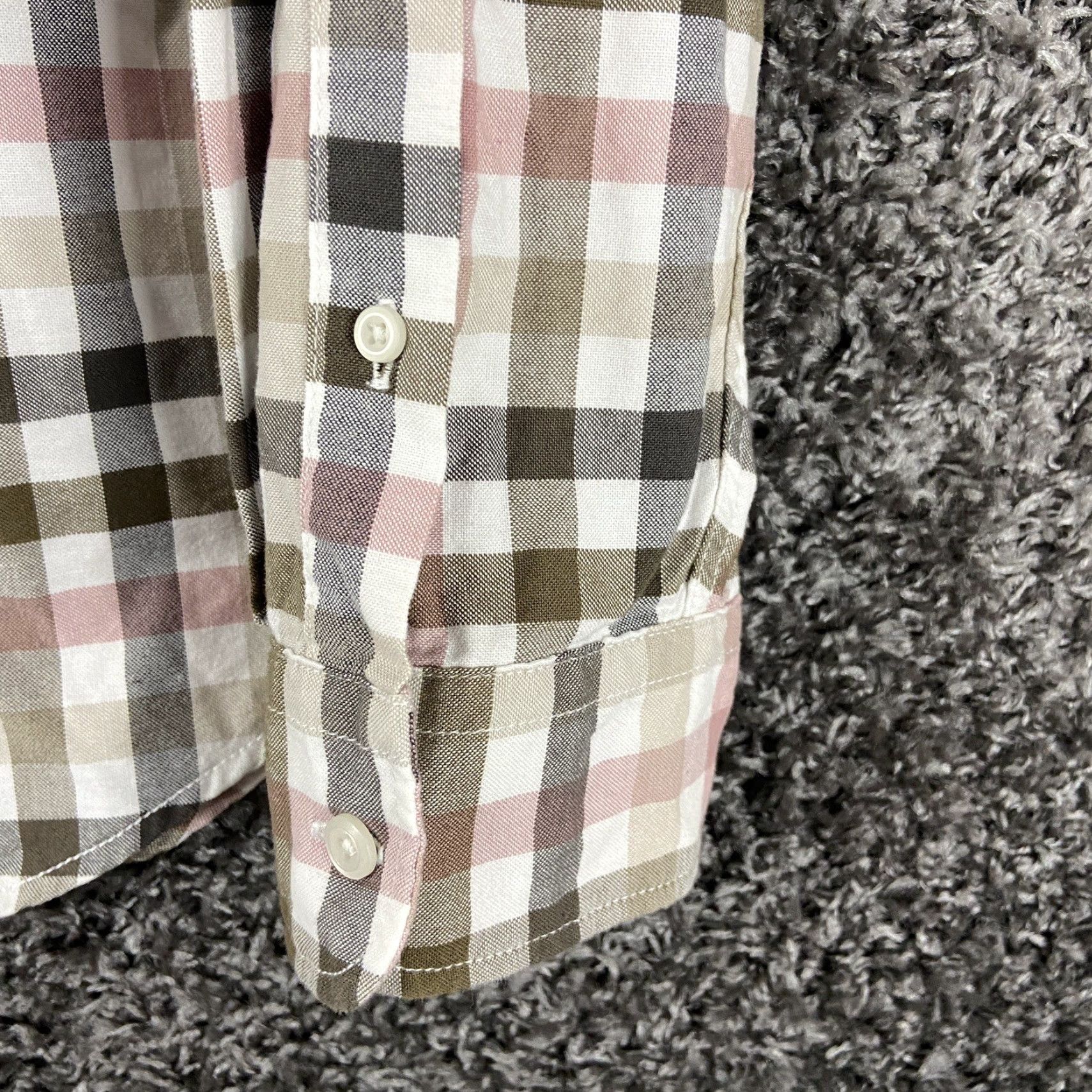 American Eagle Outfitters American Eagle Classic Fit Pink Gray Checker Button Up Long Sleeve Men’s XL Shirt Men XL Multicolor Checker Size US XL / EU 56 / 4 - 3 Thumbnail