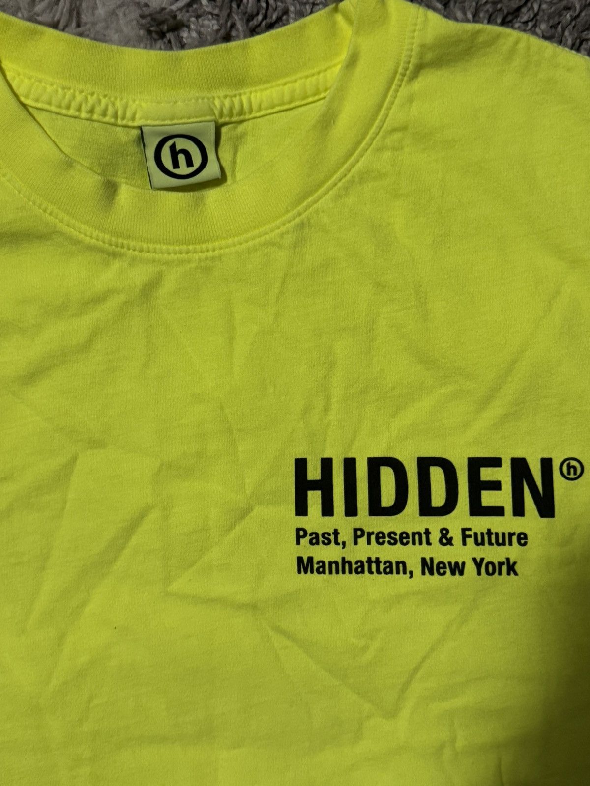 HIDDEN HIDDEN NY NEON SCRIBBLE LOGO TEE IN MEDIUM Size US M / EU 48-50 / 2 - 3 Thumbnail
