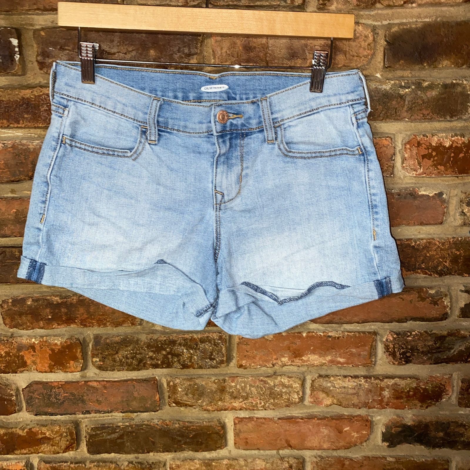 Old Navy Old Navy Light Wash Blue Denim Cuffed Jeans Shorts Size 4 Size 27" / US 4 / IT 40 - 1 Thumbnail