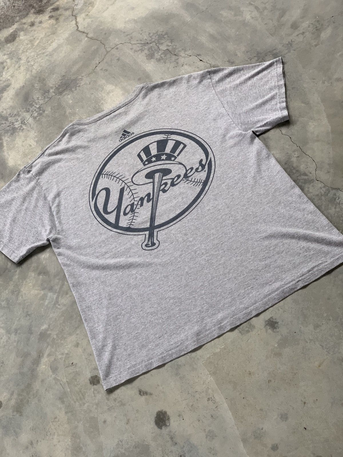Adidas Vintage Adidas New York Yankees Tshirt Size US L / EU 52-54 / 3 - 3 Thumbnail