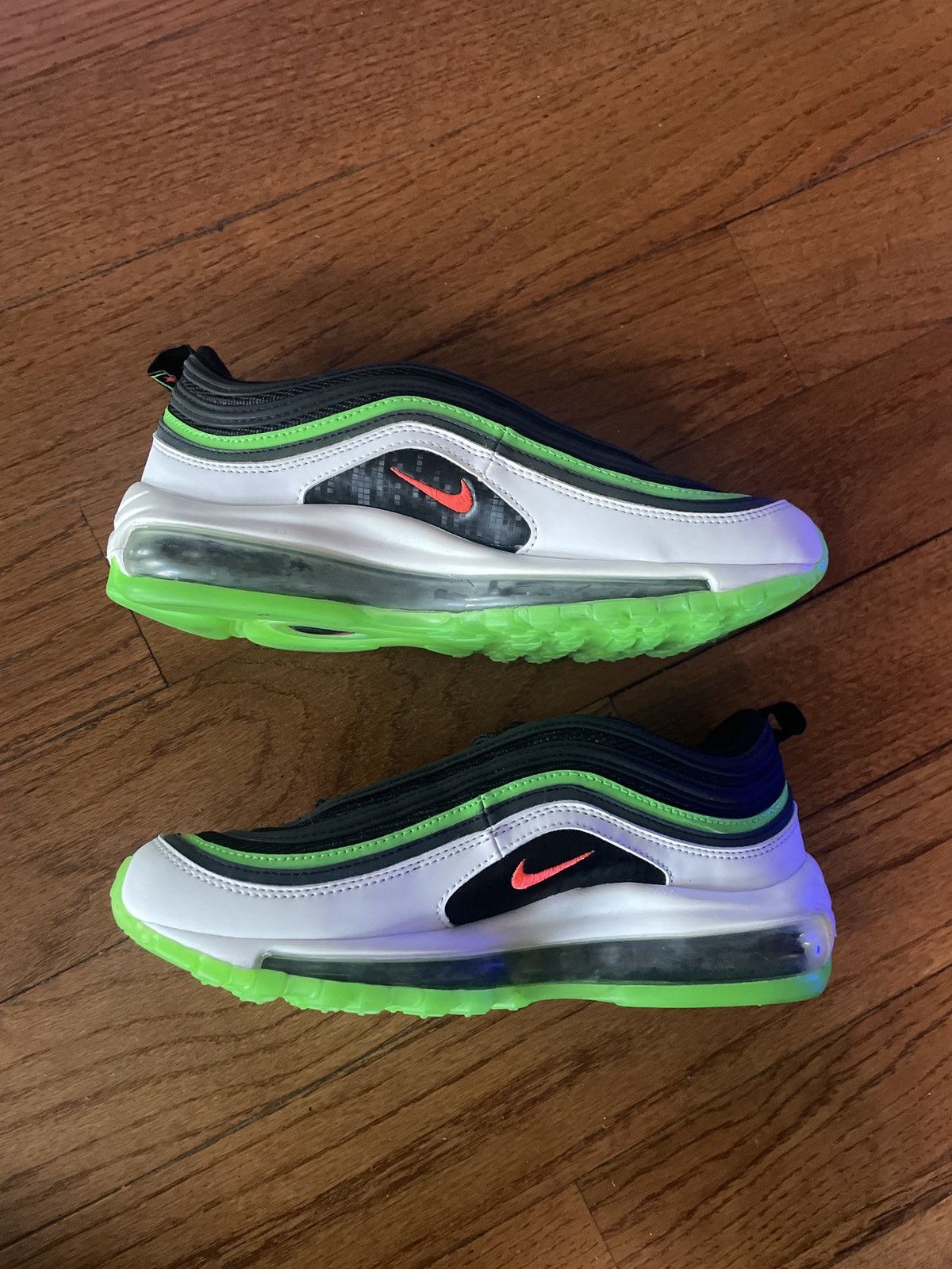 Nike Nike Airmax GS size 5. Size US 5 / EU 37 - 2 Thumbnail