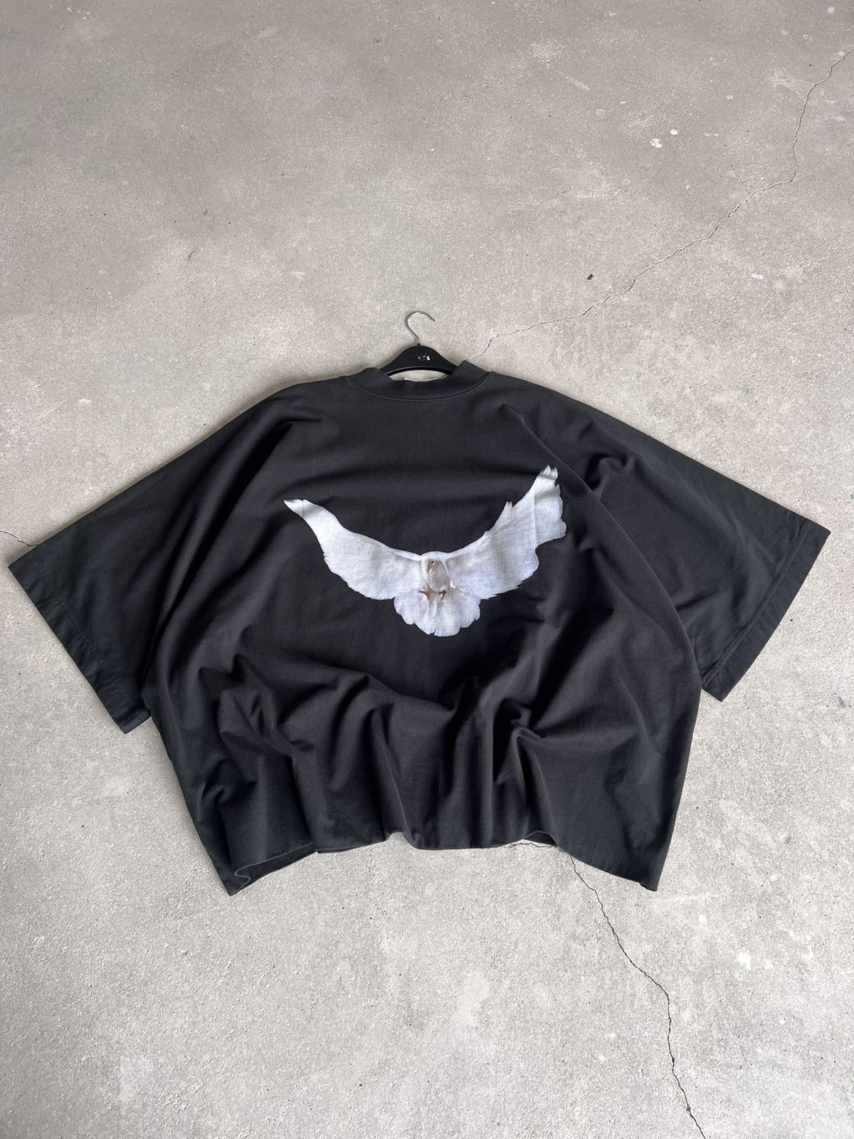 image of Yeezy Gap No Seam Cropped Tee in Black, Men's (Size 2XL)