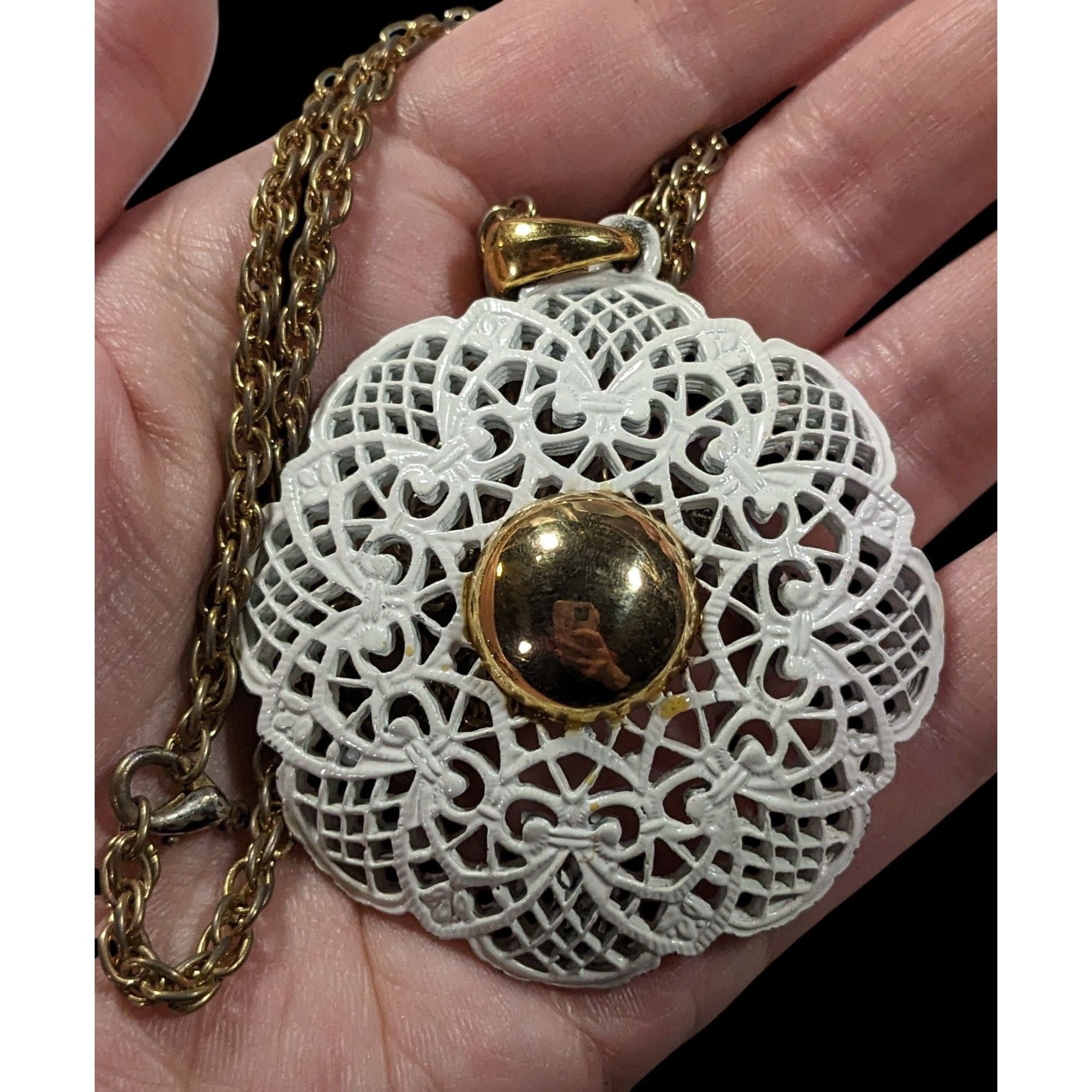 Other Vintage Victorian Style White Filigree And Gold Tone Pendant Size ONE SIZE - 5 Thumbnail