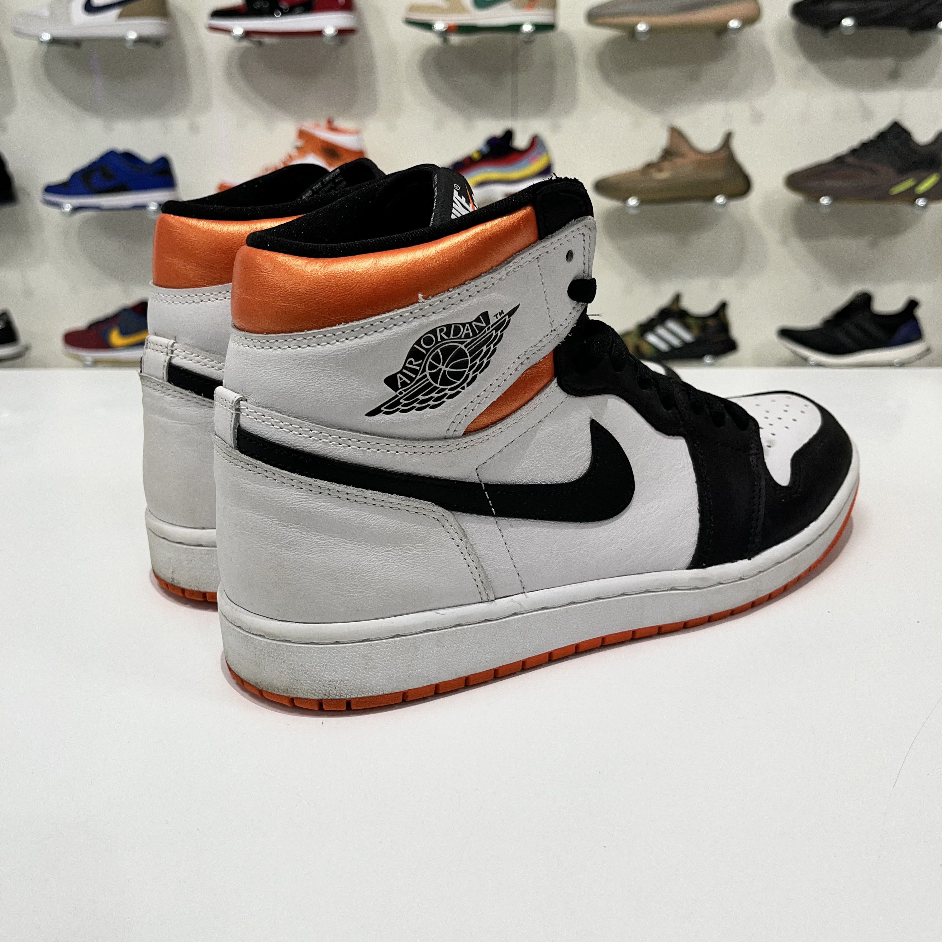 Nike Air Jordan 1 Retro High Electro Orange Size US 10.5 / EU 43-44 - 6 Thumbnail