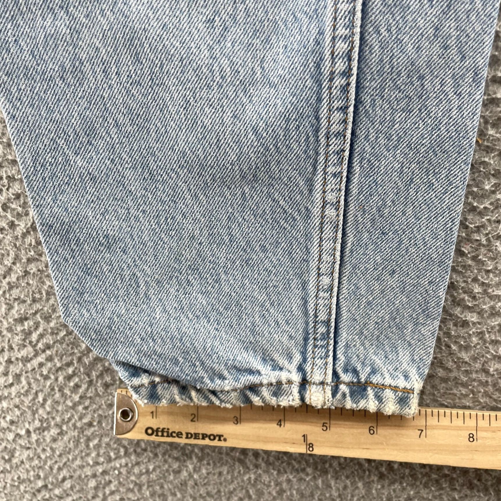 Levi's VTG Levi's 550 Jeans Men 33x30 Light Relaxed Baggy Taper Y2K 90's Workwear Levi's Jeans Men 33x30 Light Blue Vintage 80s 90s denim casual Size US 33 - 7 Thumbnail