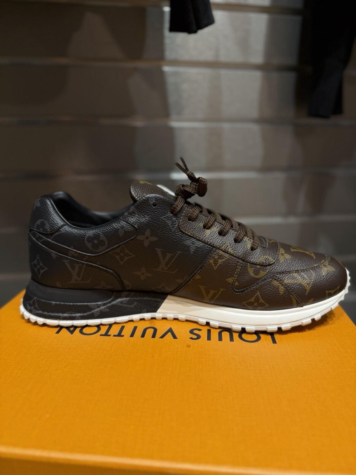 Louis Vuitton Size 10.5LV/11.5US Louis Vuitton Runaway Trainer Monogram Size US 11.5 / EU 44-45 - 7 Thumbnail