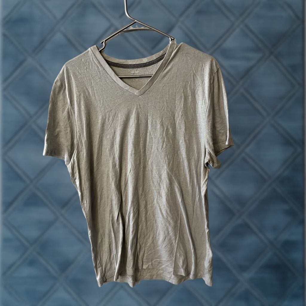 Old Navy Old Navy Gray Knit Shirt Mens L V-Neck Short Sleeve T-Shirt Regular Fit Classic Outdoor All Seasons Size US L / EU 52-54 / 3 - 1 Thumbnail