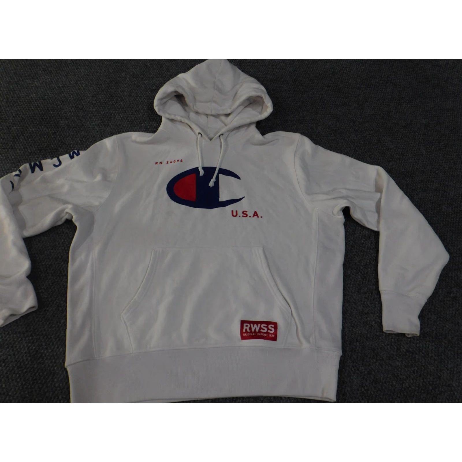 Champion VINTAGE Champion Hoodie Mens Large White Reverse Weave USA Red Blue Logo RWSS Pullover Size US L / EU 52-54 / 3 - 4 Thumbnail
