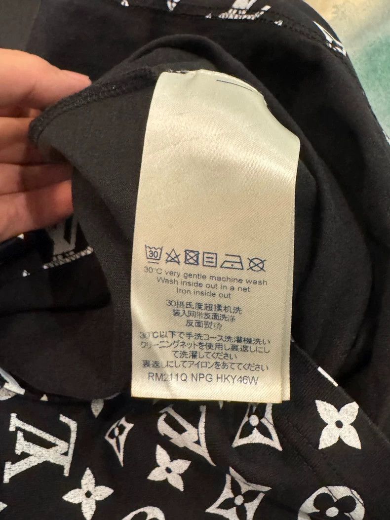 Louis Vuitton Louis Vuitton Gradient full printed logo short sleeves Size US S / EU 44-46 / 1 - 6 Thumbnail