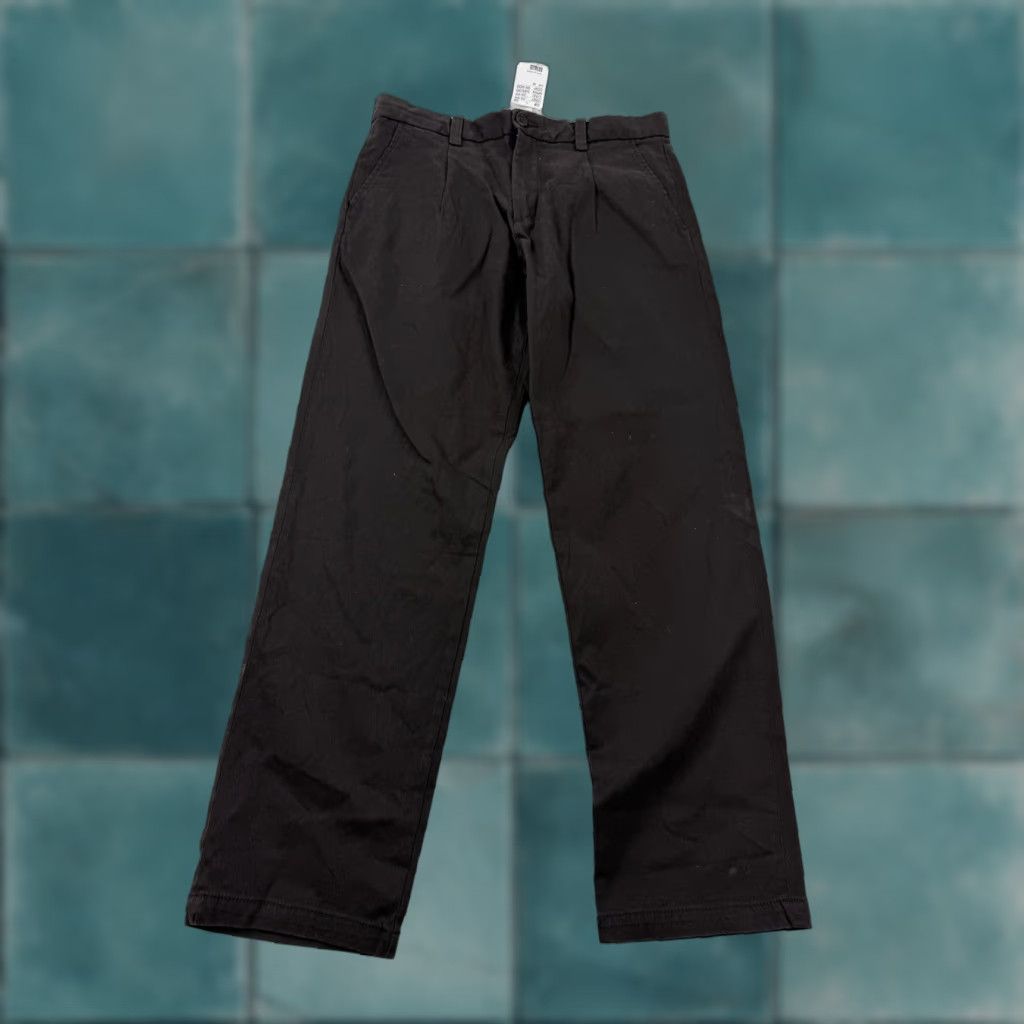 H&M H&M Pants Mens 30 Black Regular Fit Corduroy Pleated Stretch Chino Casual Regular Fit Mens 30 Black Corduroy Chino Pants Size US 30 / EU 46 - 1 Thumbnail