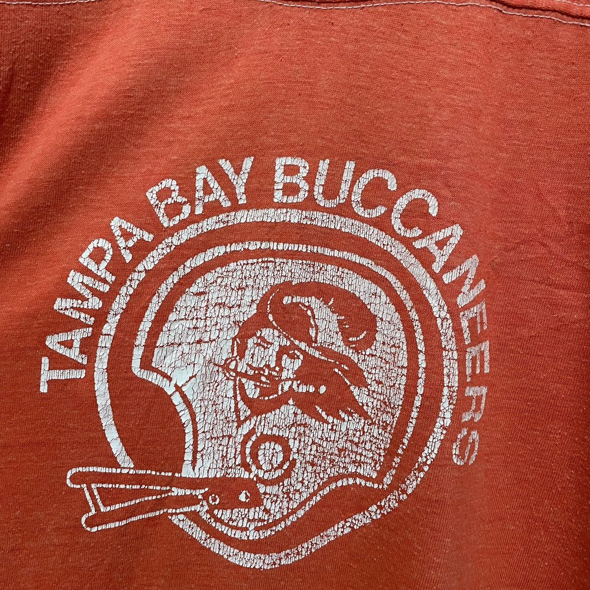 NFL × Vintage Vintage 1980s Tampa Bay Buccaneers NFL T Shirt Size US M / EU 48-50 / 2 - 2 Thumbnail
