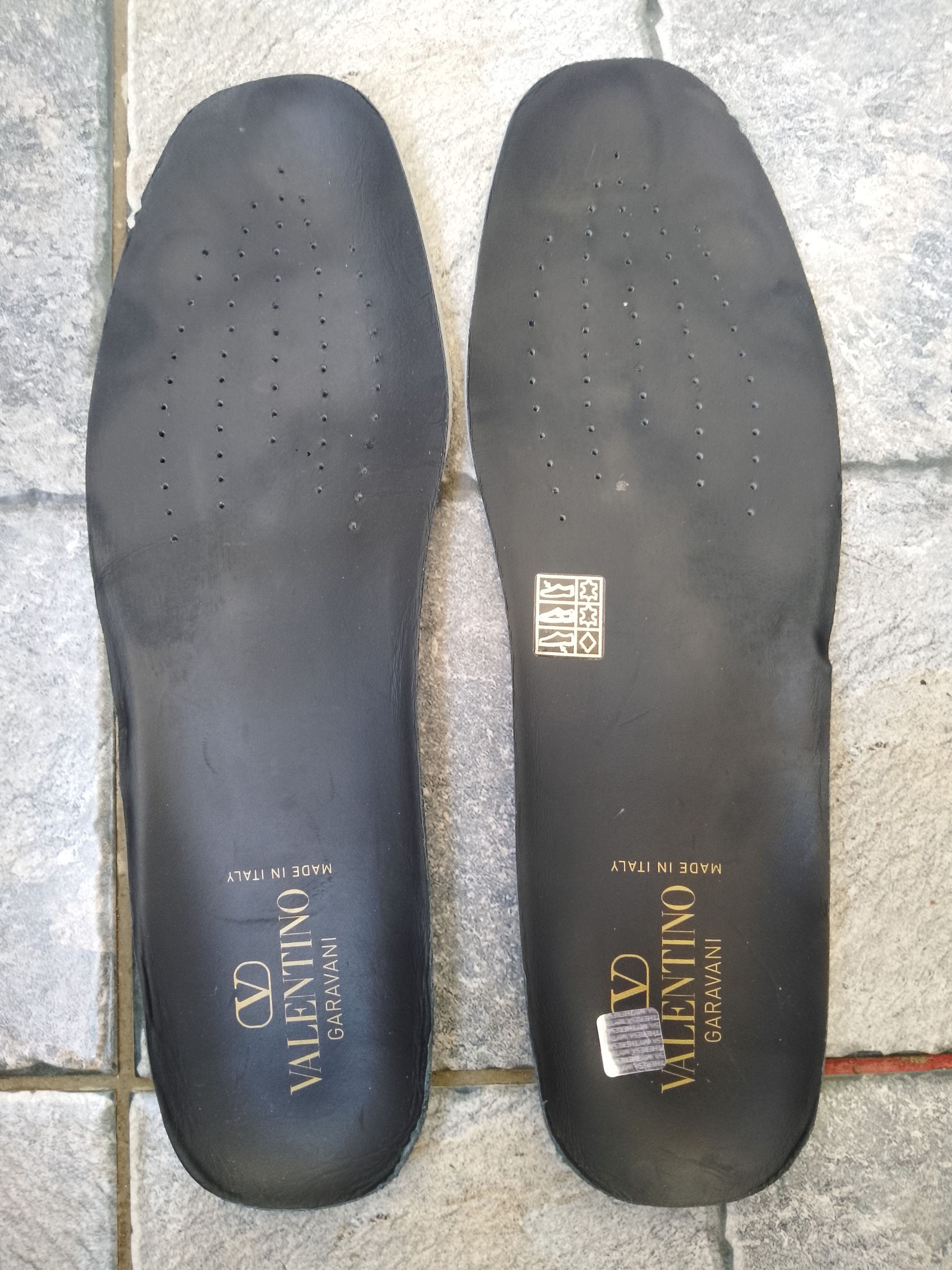 Valentino Valentino garavani v logo signature driving shoes Size US 10 / EU 43 - 14 Thumbnail