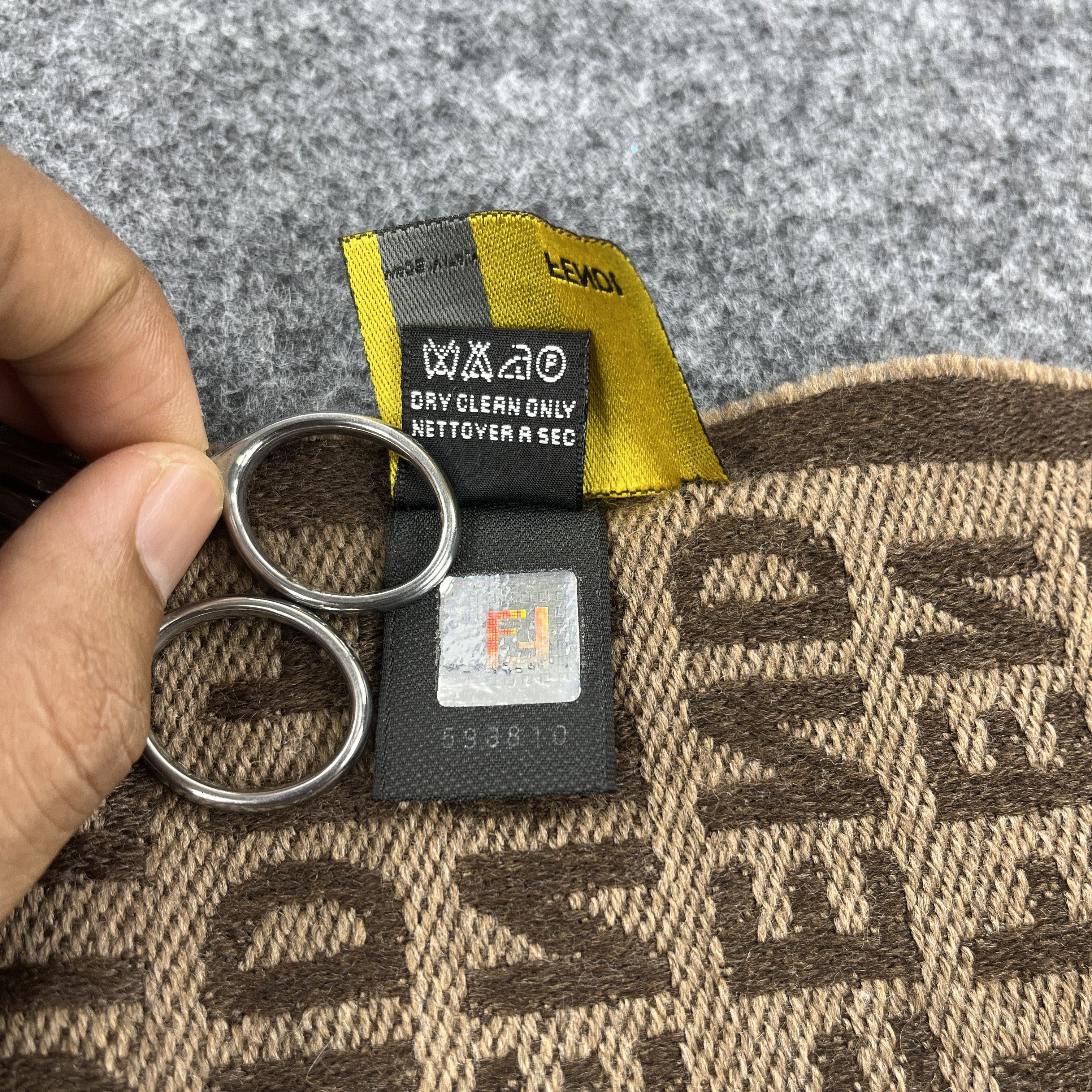 Fendi Scarf / Muffler / Neckwear K048