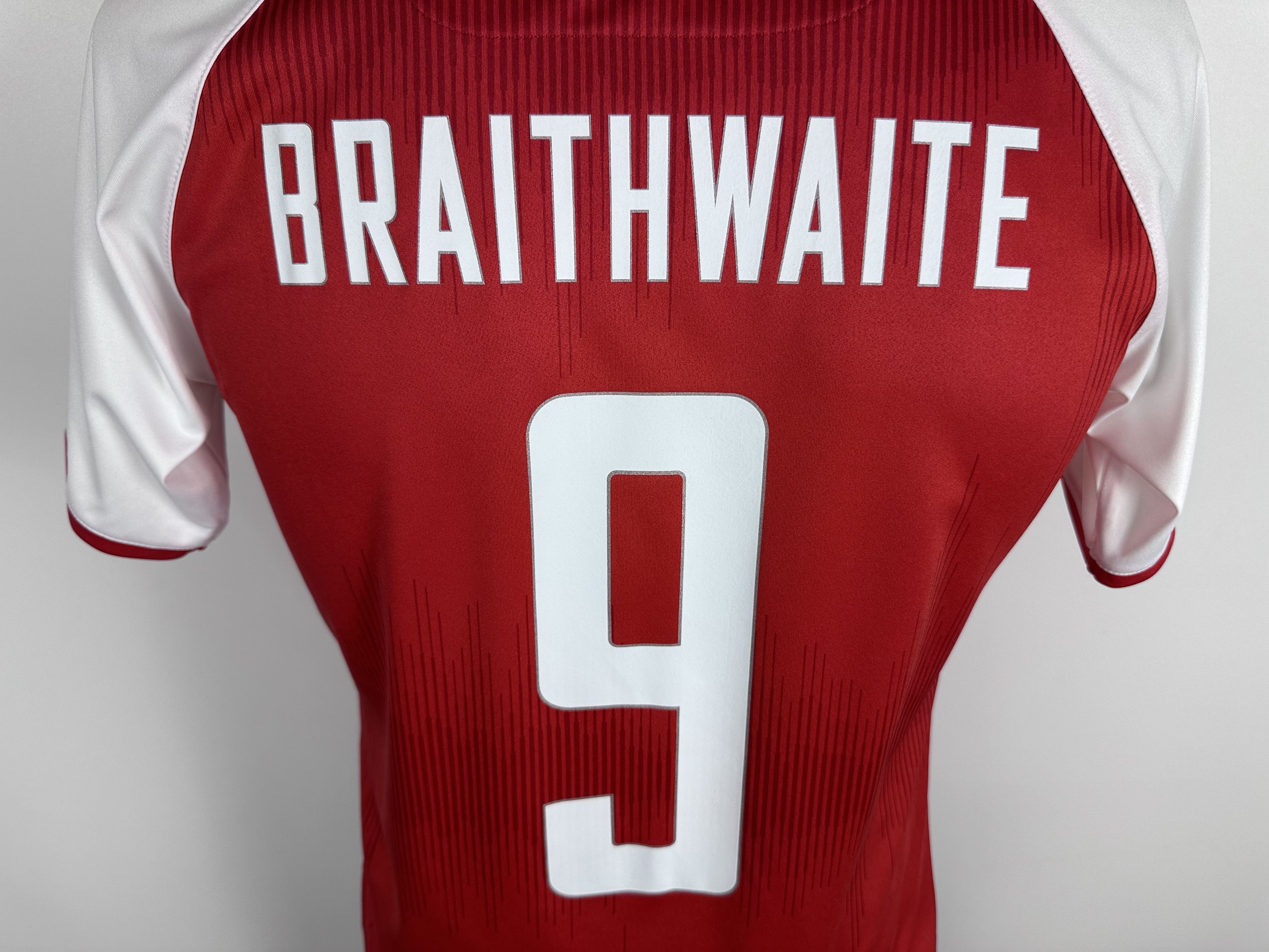 Hummel DENMARK 2021 22 FOOTBALL SHIRT JERSEY #9 BRAITHWAITE HUMMEL Size US M / EU 48-50 / 2 - 2 Thumbnail