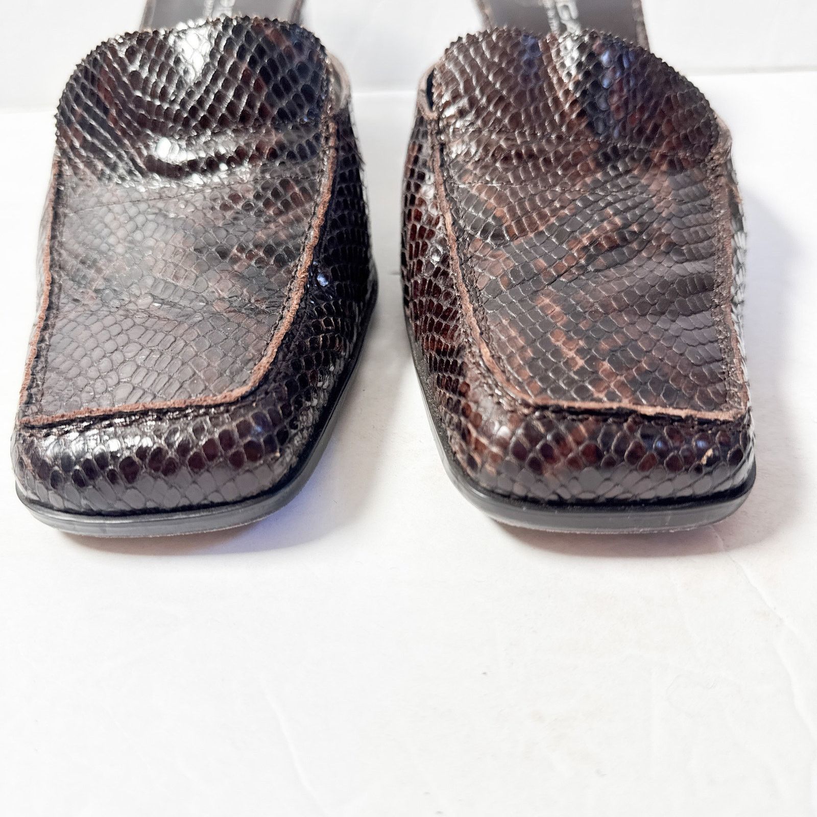 Other Via Spiga Brown Snake Embossed Leather Mule Heels 9.5M Size US 9.5 / IT 39.5 - 3 Thumbnail