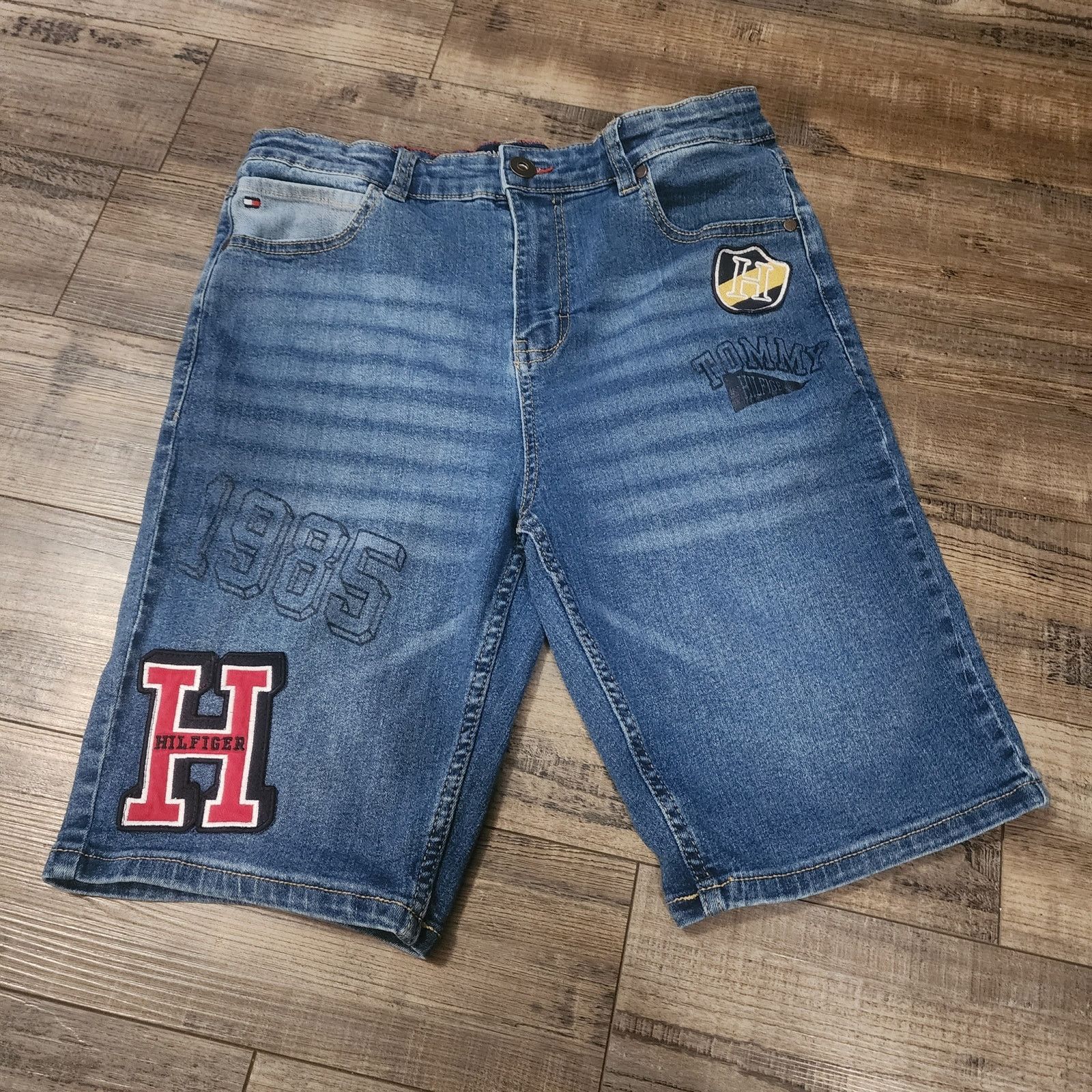 Tommy Hilfiger Tommy Hilfiger Y2K VTG denim shorts patches Size 18 2316 Size US 28 / EU 44 - 1 Thumbnail