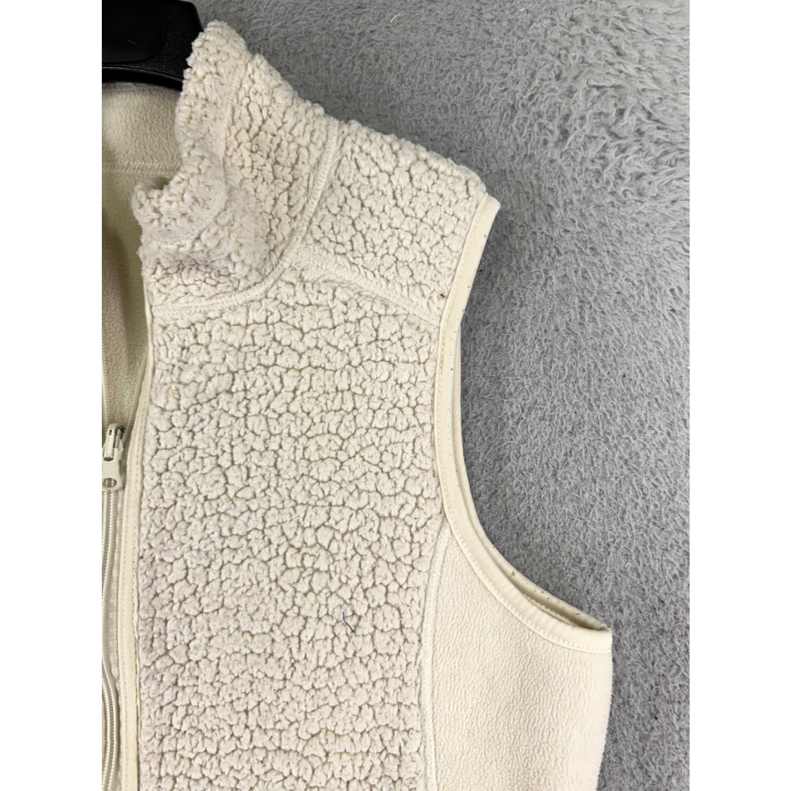 Van Heusen Van Heusen Vest Womens Large White Polyester Fleece Full Zip Pockets Mock Neck Size L / US 10 / IT 46 - 2 Thumbnail