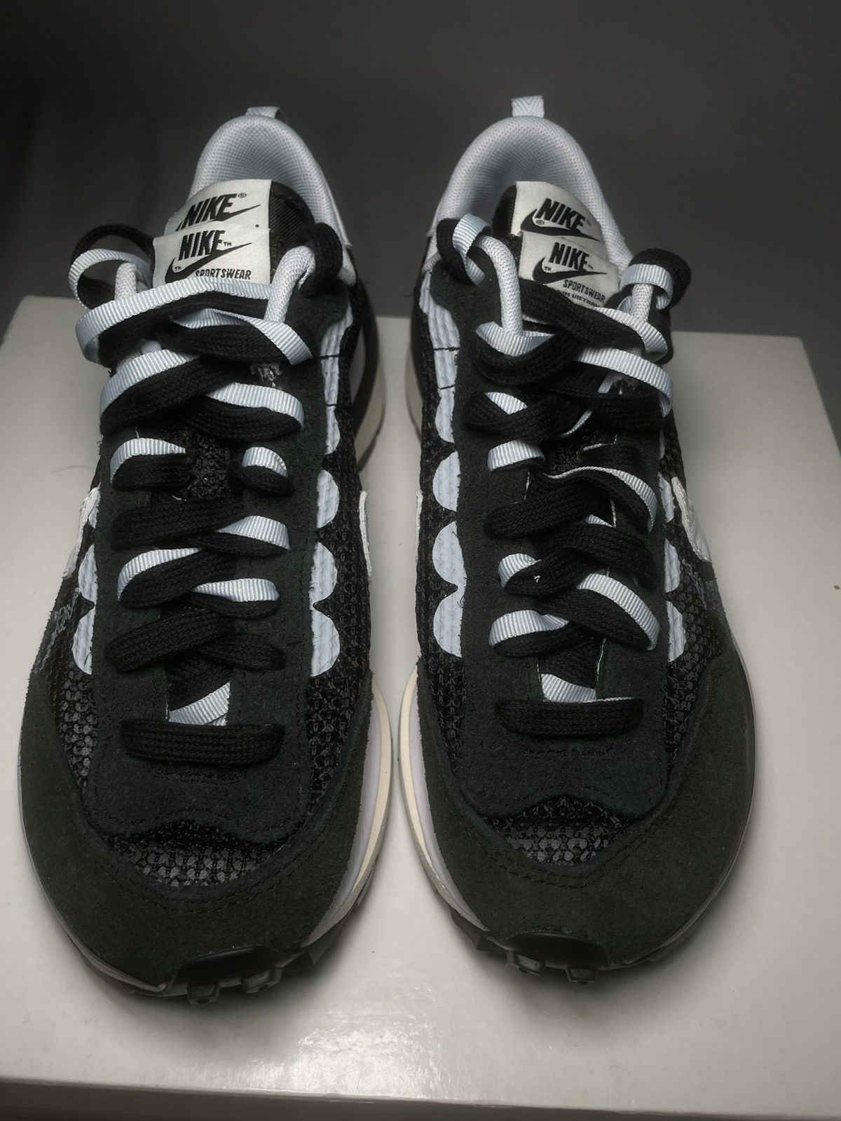 Nike Nike x Sacai Vaporwaffle Black White Size US 6 / EU 39 - 2 Thumbnail