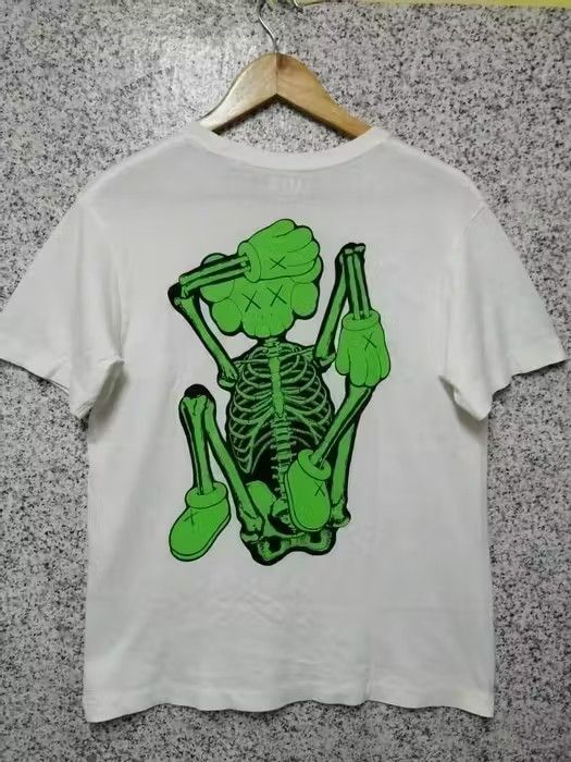 Japanese Brand × Kaws × Vintage 🔥 Rare 🔥 Vintage kaws Very Rare Size US M / EU 48-50 / 2 - 1 Thumbnail