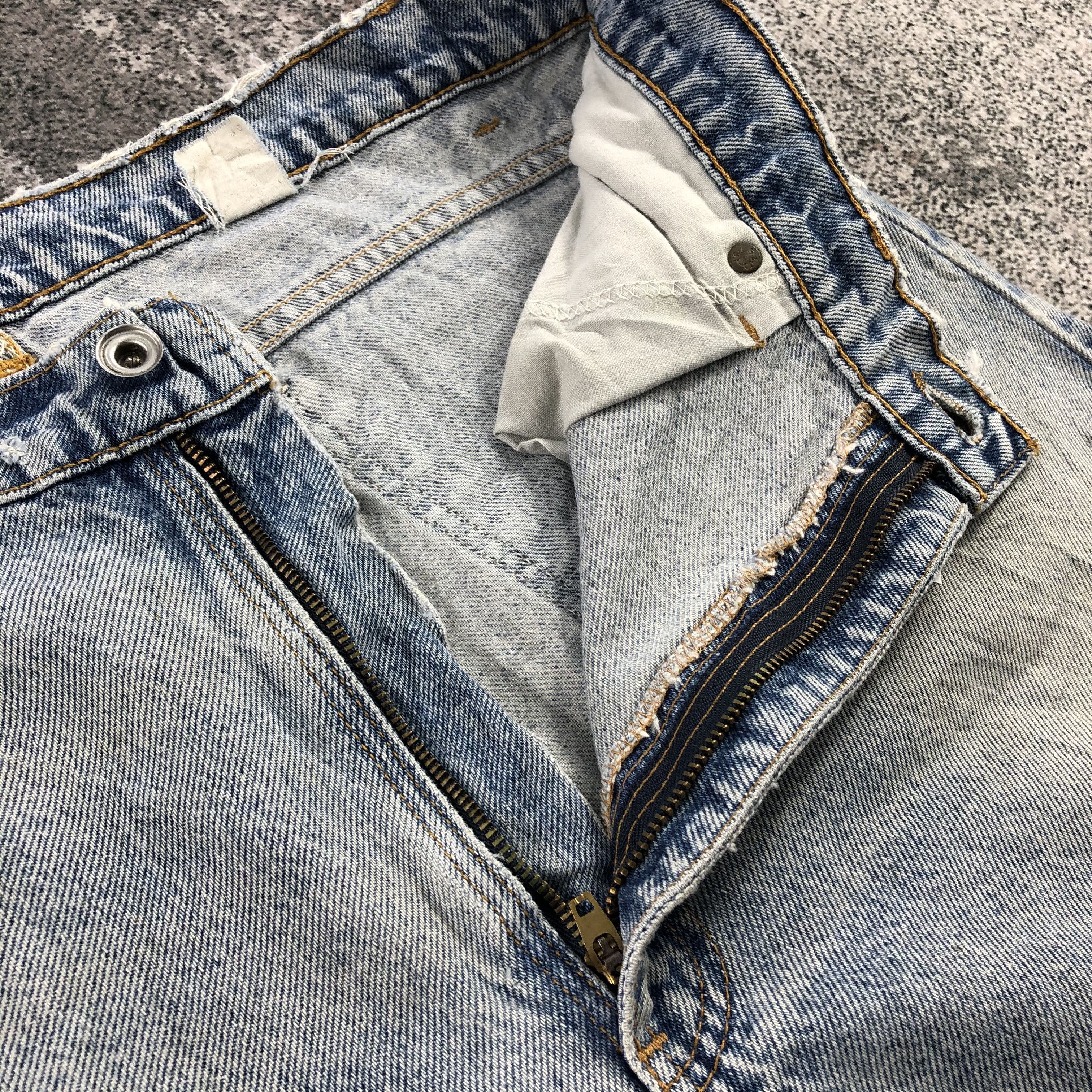 Levi's Vintage 90s Levis 505 Jeans Distressed Denim KJ977 Size US 35 - 15 Thumbnail