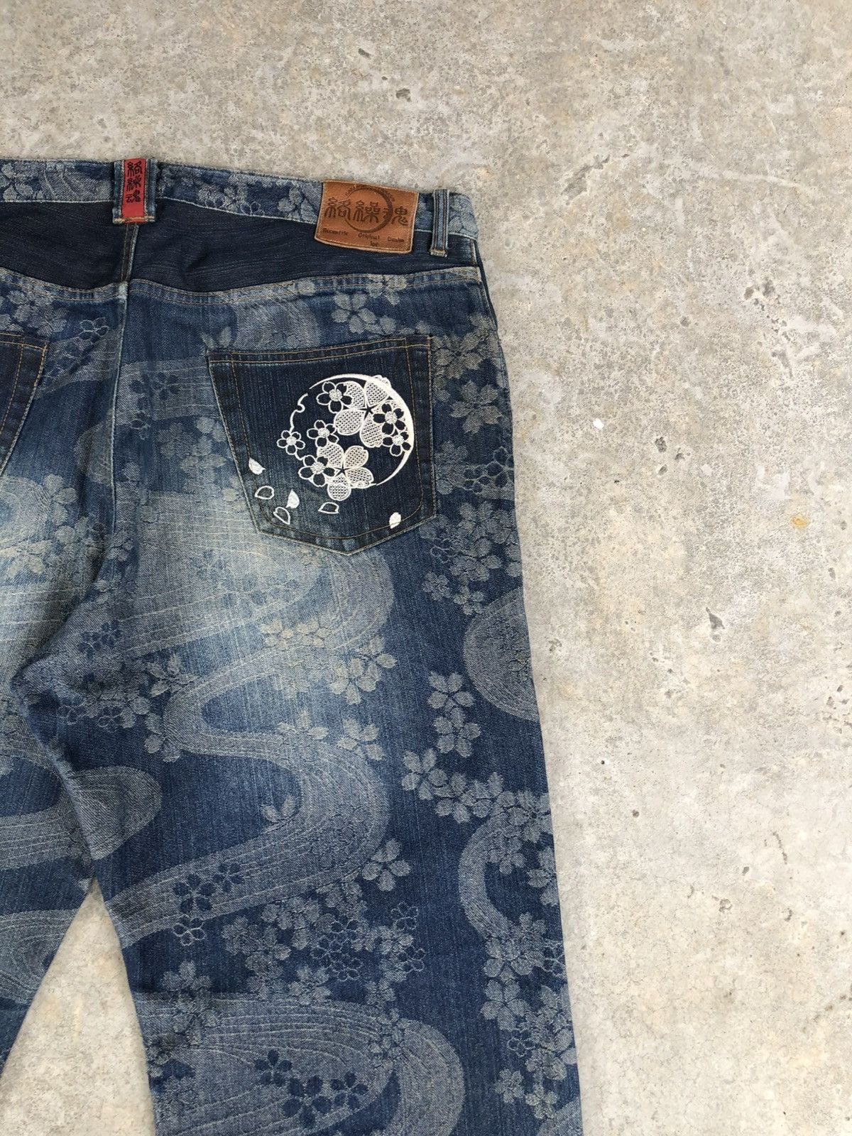Karakuri Tamashii Karakuri Tamashii Embroidered Jeans Distressed Jeans Size US 39 - 10 Thumbnail