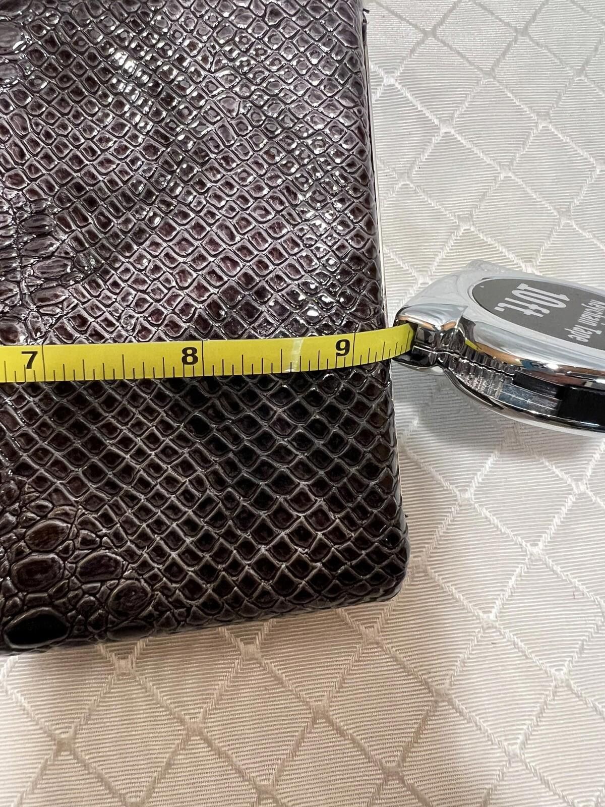 The Unbranded Brand Women’s Lightweight Snake Skin Design Snap Clutch Purse Size ONE SIZE - 5 Thumbnail