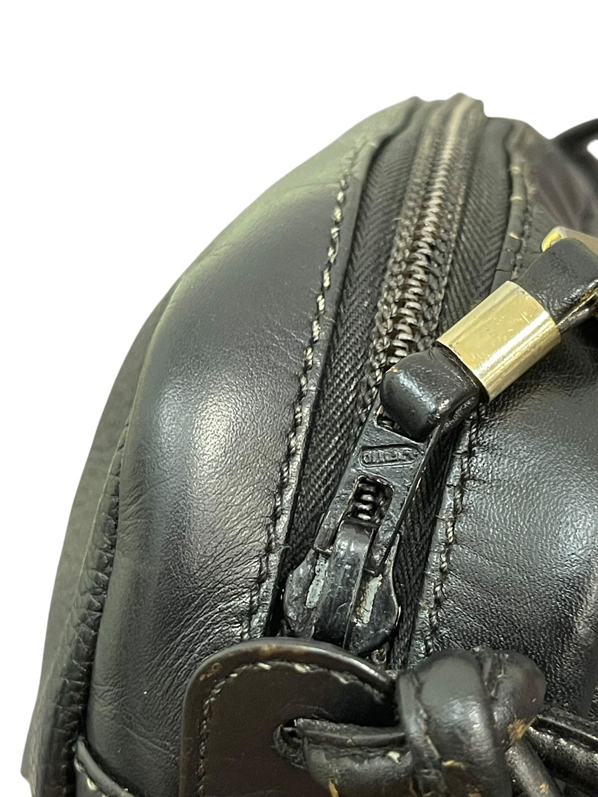 Loewe Full Leather Vtg Loewe Sling Cross Body Bag 1🟩7 Size ONE SIZE - 18 Thumbnail