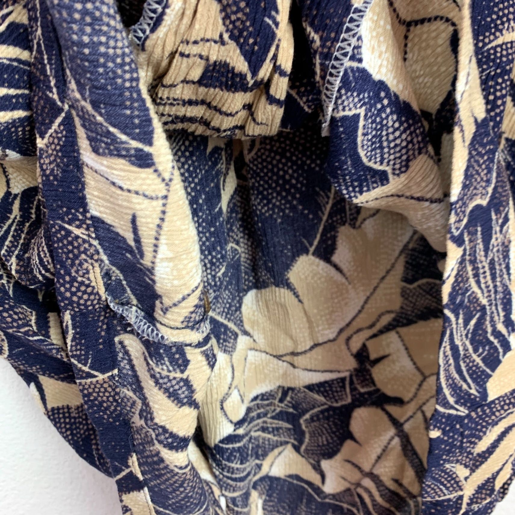 Hilo Hattie Vintage Hilo Hattie Hawaiian Crepe Rayon Short Sleeve Shirt L Navy & Khaki 90s Sportswear/Beach Mens Size US L / EU 52-54 / 3 - 5 Thumbnail