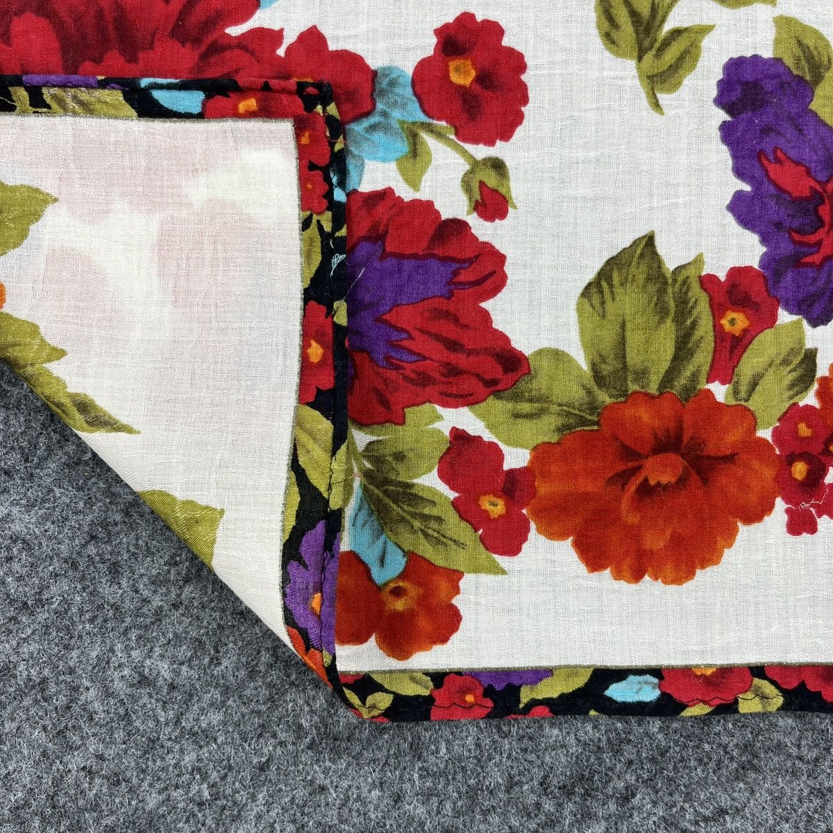 Givenchy Givenchy Handkerchief / Bandana / Neckerchief B1792 Size ONE SIZE - 3 Thumbnail