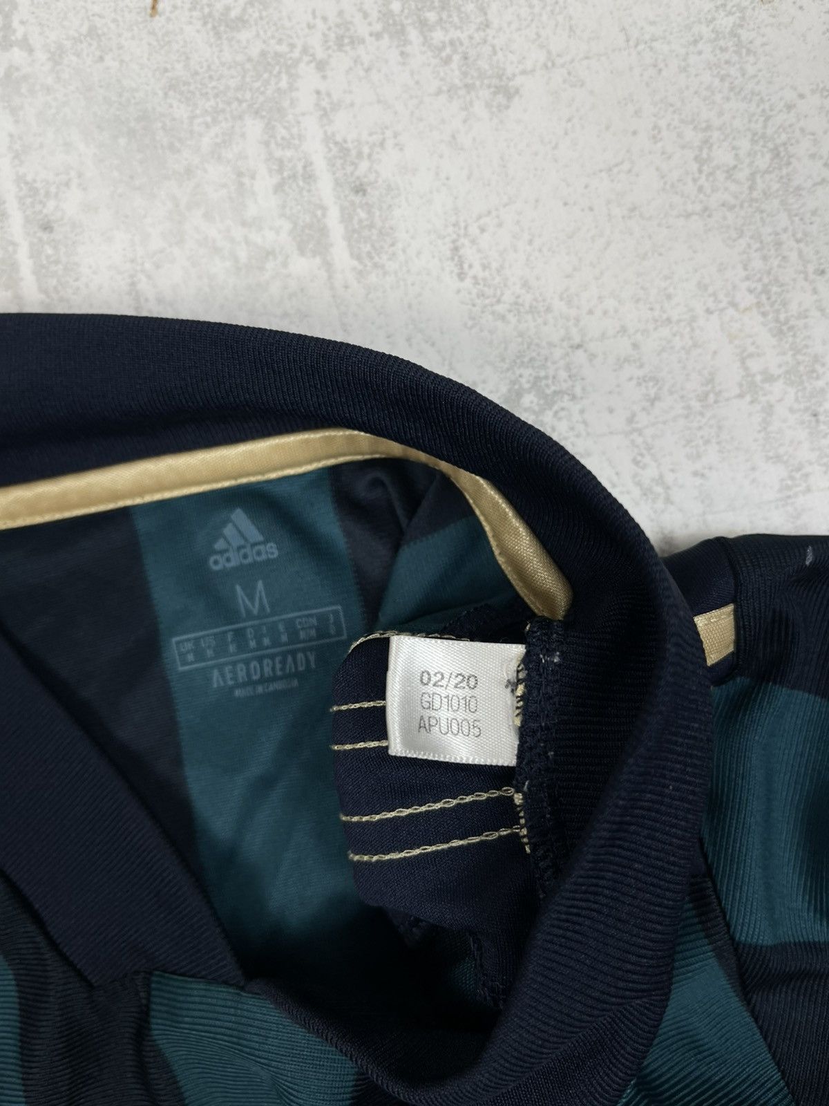Adidas 2020/21 Leeds United Away Jersey — Bold Striped Adidas Kit Size US M / EU 48-50 / 2 - 8 Thumbnail