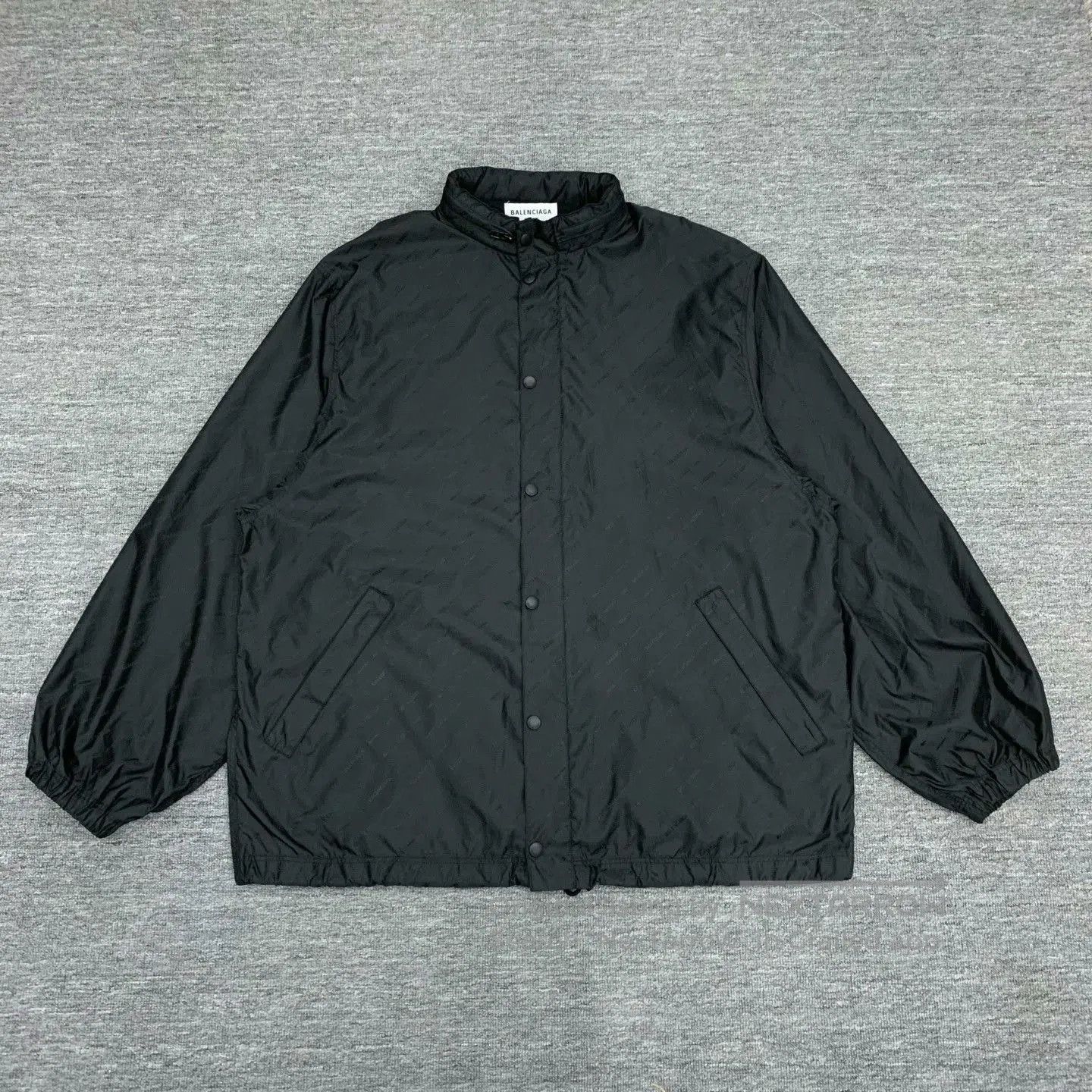 Balenciaga balenciaga black patterned windbreaker jacket. Size US XS / EU 42 / 0 - 1 Thumbnail
