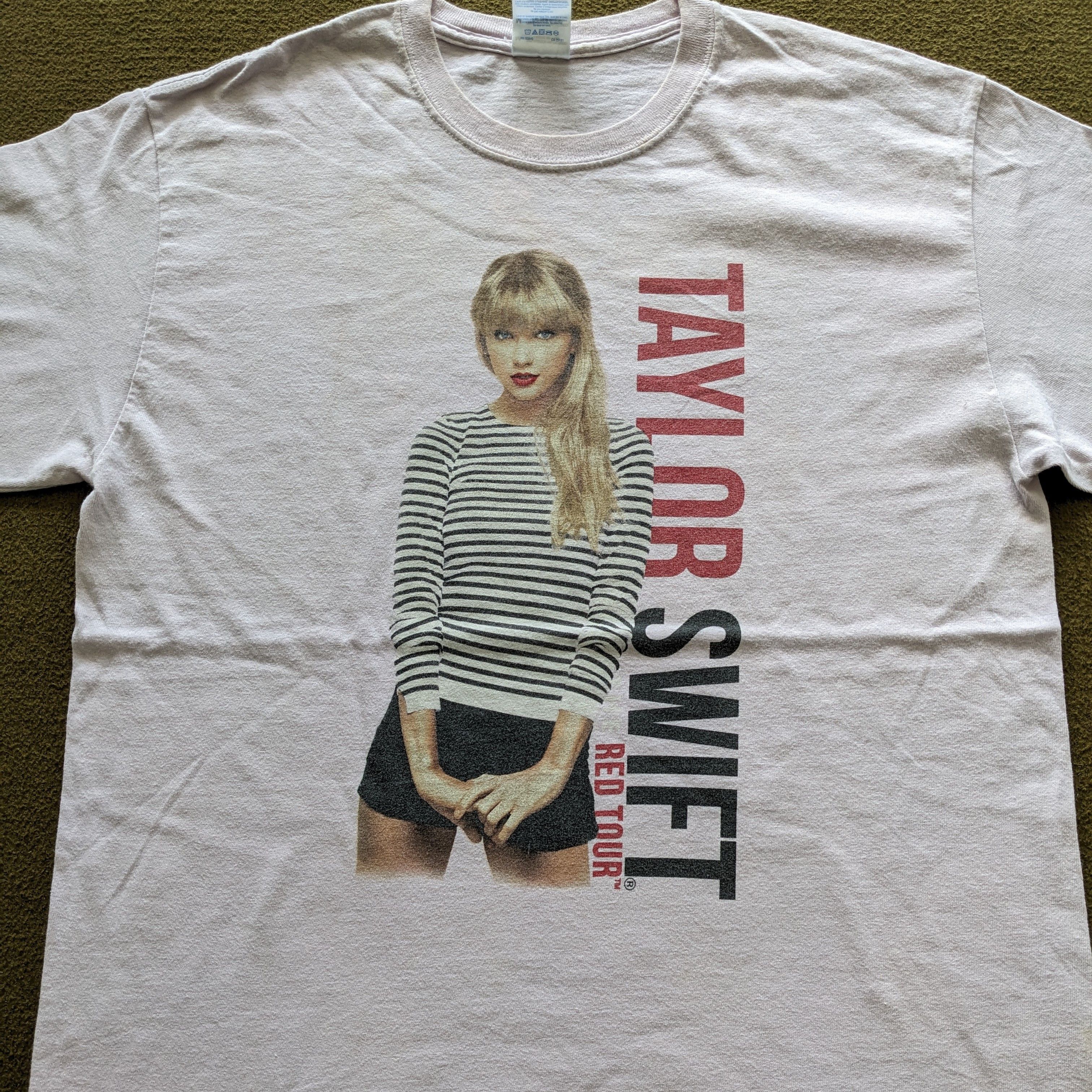 Vintage Vintage TAYLOR SWIFT Red Tour 2013 T-shirt Size US M / EU 48-50 / 2 - 2 Thumbnail