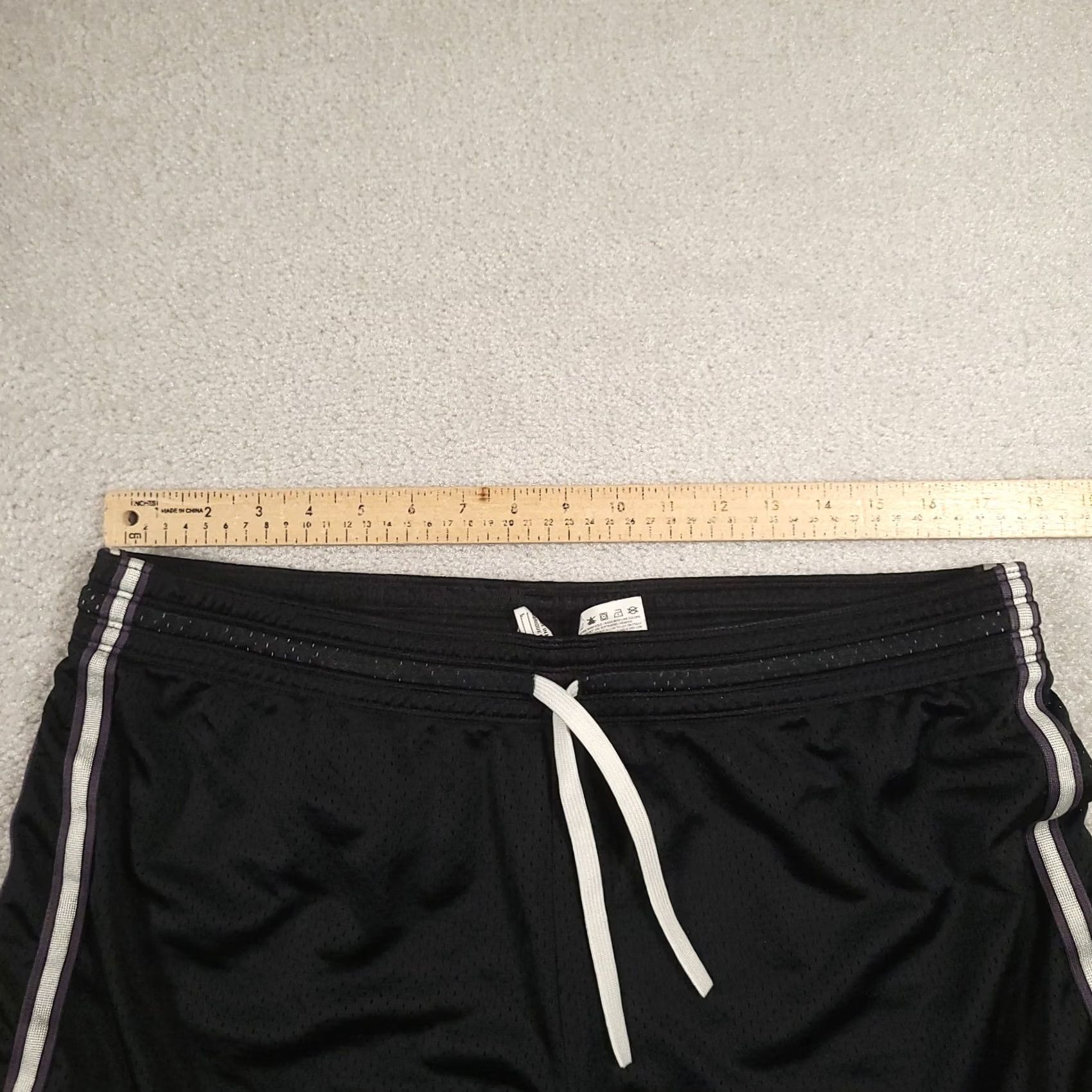 Nike VINTAGE Nike Dri-FIT Running Shorts Womens Large Black Athletic Gym Note: Limited to original words; no new info. Size 36" / US 14 / IT 50 - 3 Thumbnail