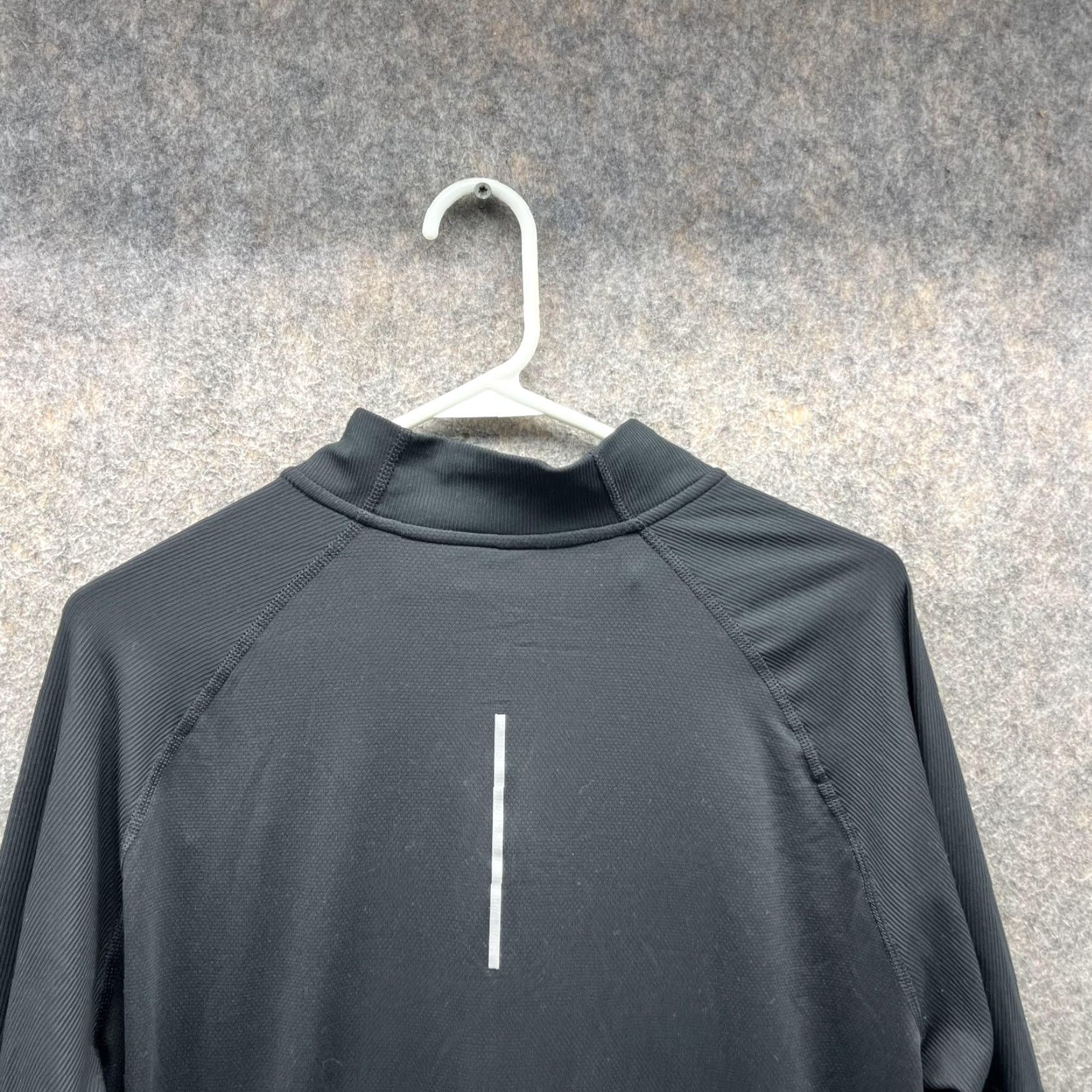 Nike VINTAGE Nike Sweatshirt Men Large Adult Black Athletic Running Dri Fit Polyester Swoosh Size US L / EU 52-54 / 3 - 2 Thumbnail