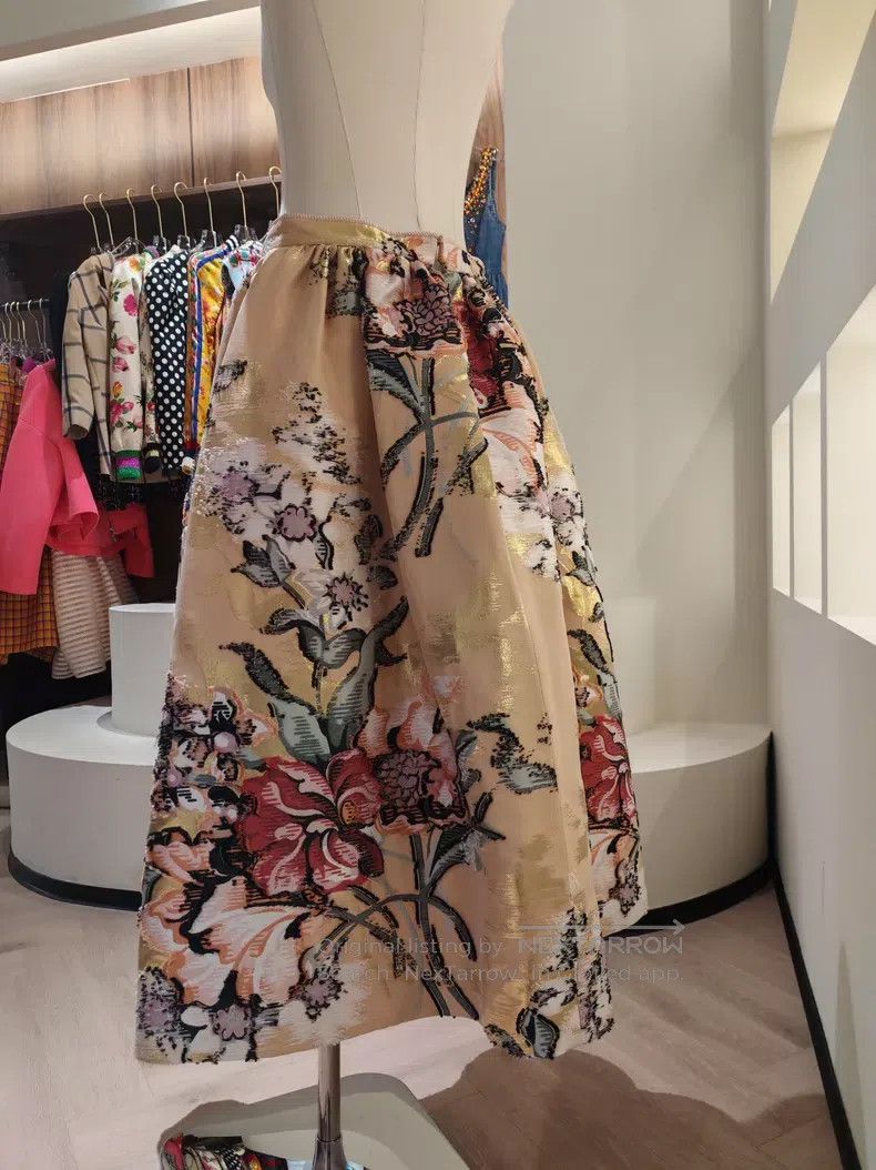Fendi Fendi Floral Print Puffy Skirt, Beige Background with Pink Size 25" / US 0 / IT 36 - 6 Thumbnail