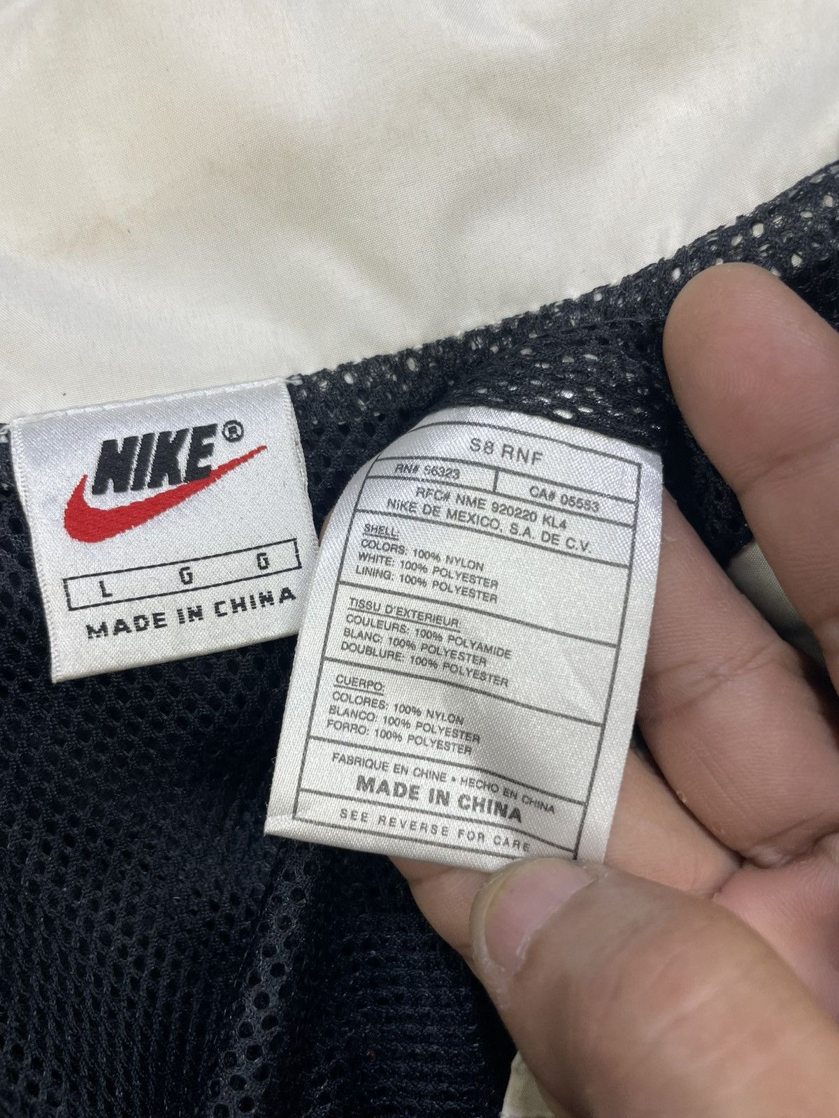 Nike Vtg 90s Nike Swoosh Back Hit Spellout Windbreaker Jacket Size US L / EU 52-54 / 3 - 15 Thumbnail