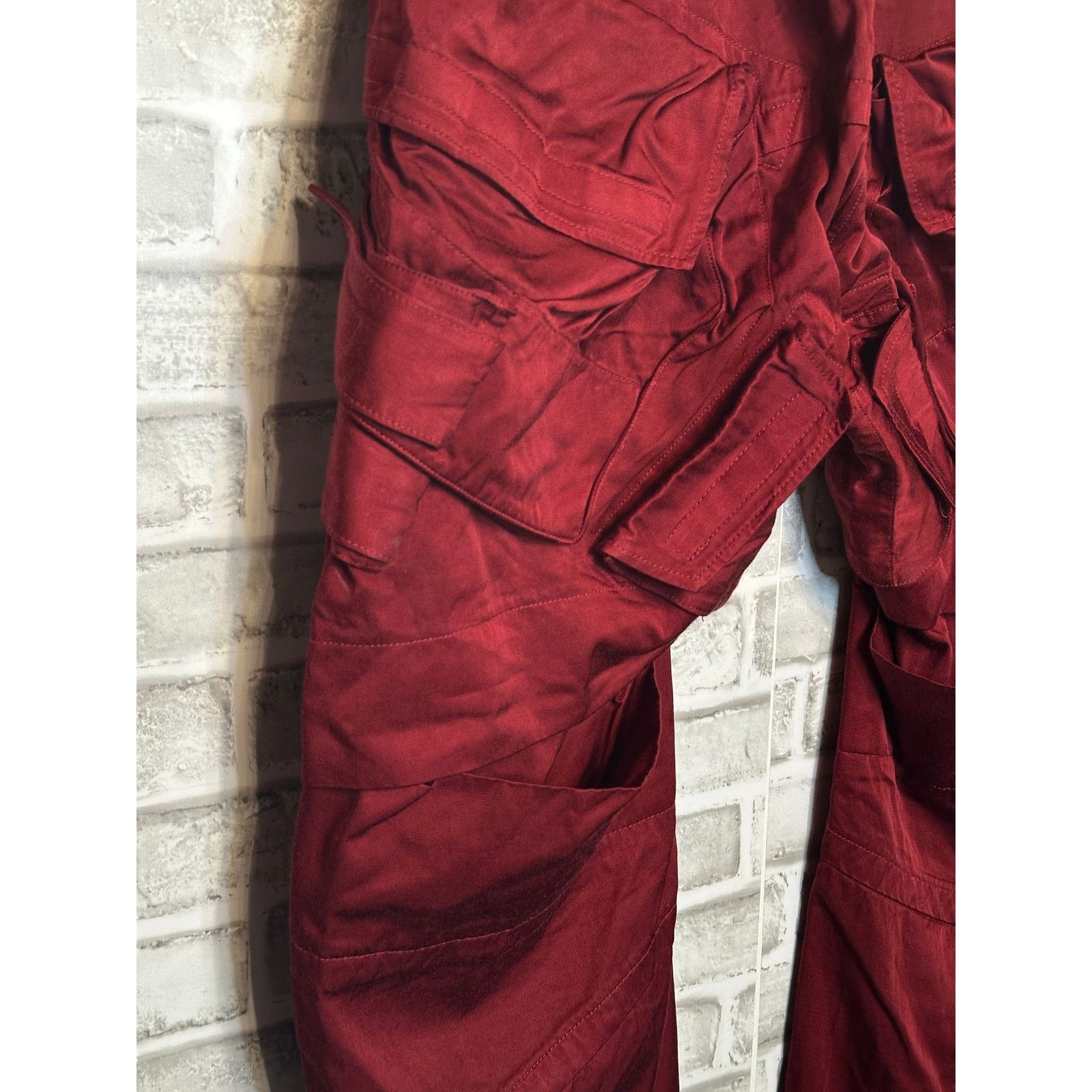 Julius FW23 Elytra Red Gasmask Cargo Pants size 1 Tatsuro Horikawa Size US 34 / EU 50 - 10 Thumbnail
