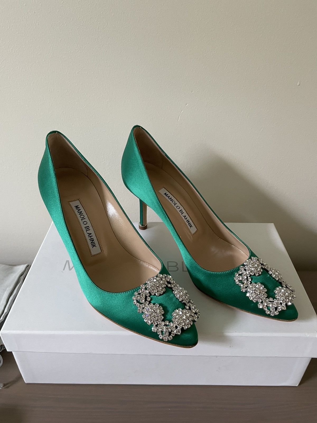 Manolo Blahnik Manolo Blahnik Hangisi Satin Pumps in Green Size US 6.5 / IT 36.5 - 5 Thumbnail