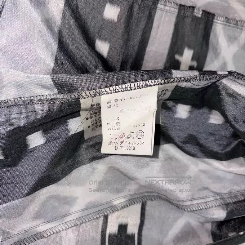 Comme des Garcons Comme Des Garcons Geometric print irregular short-sleeved Size S / US 4 / IT 40 - 6 Thumbnail