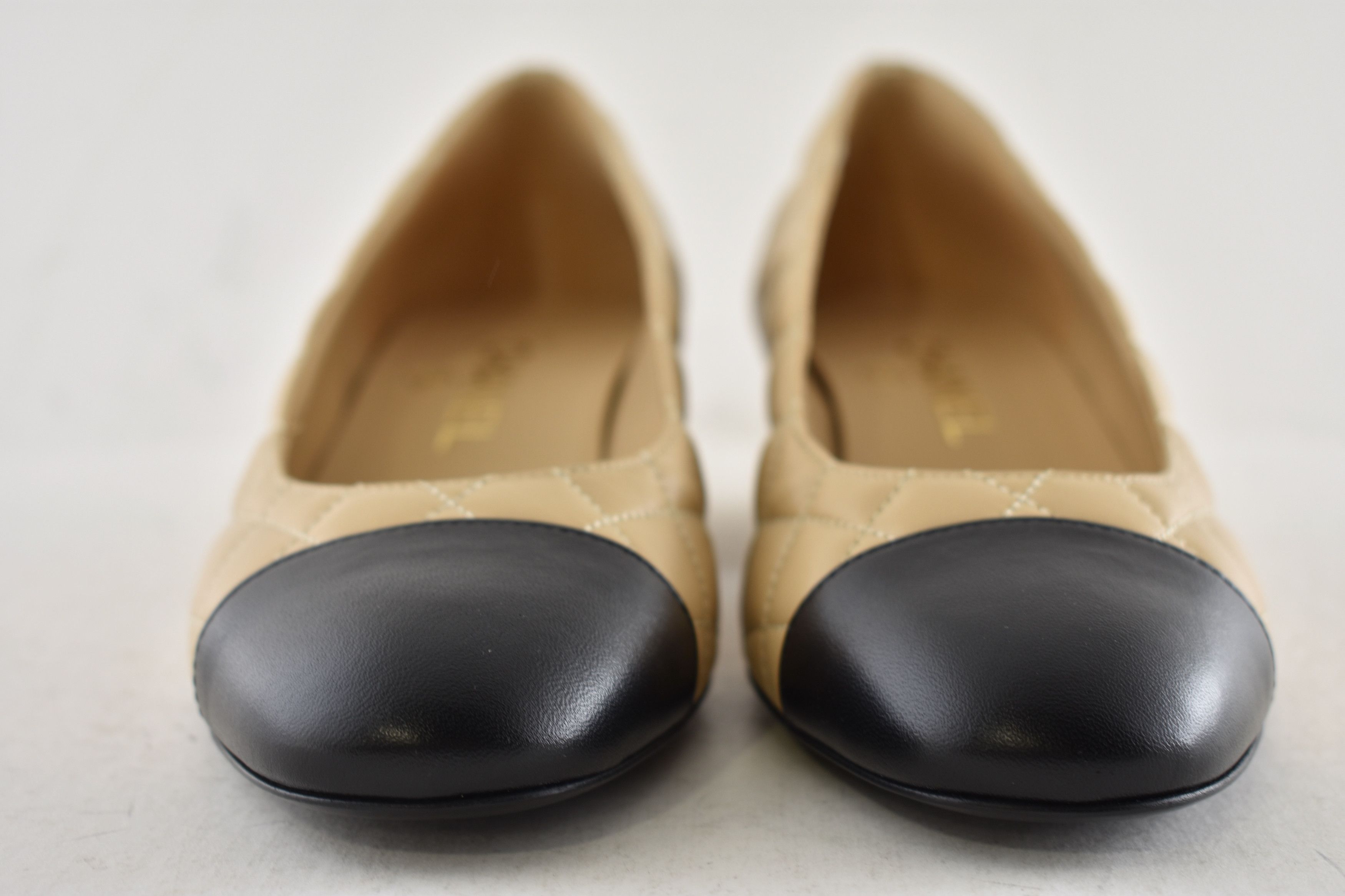 Chanel Chanel 24B Beige Lambskin Quilted Gold Block Heel Pumps 38.5 Size US 8.5 / IT 38.5 - 8 Thumbnail