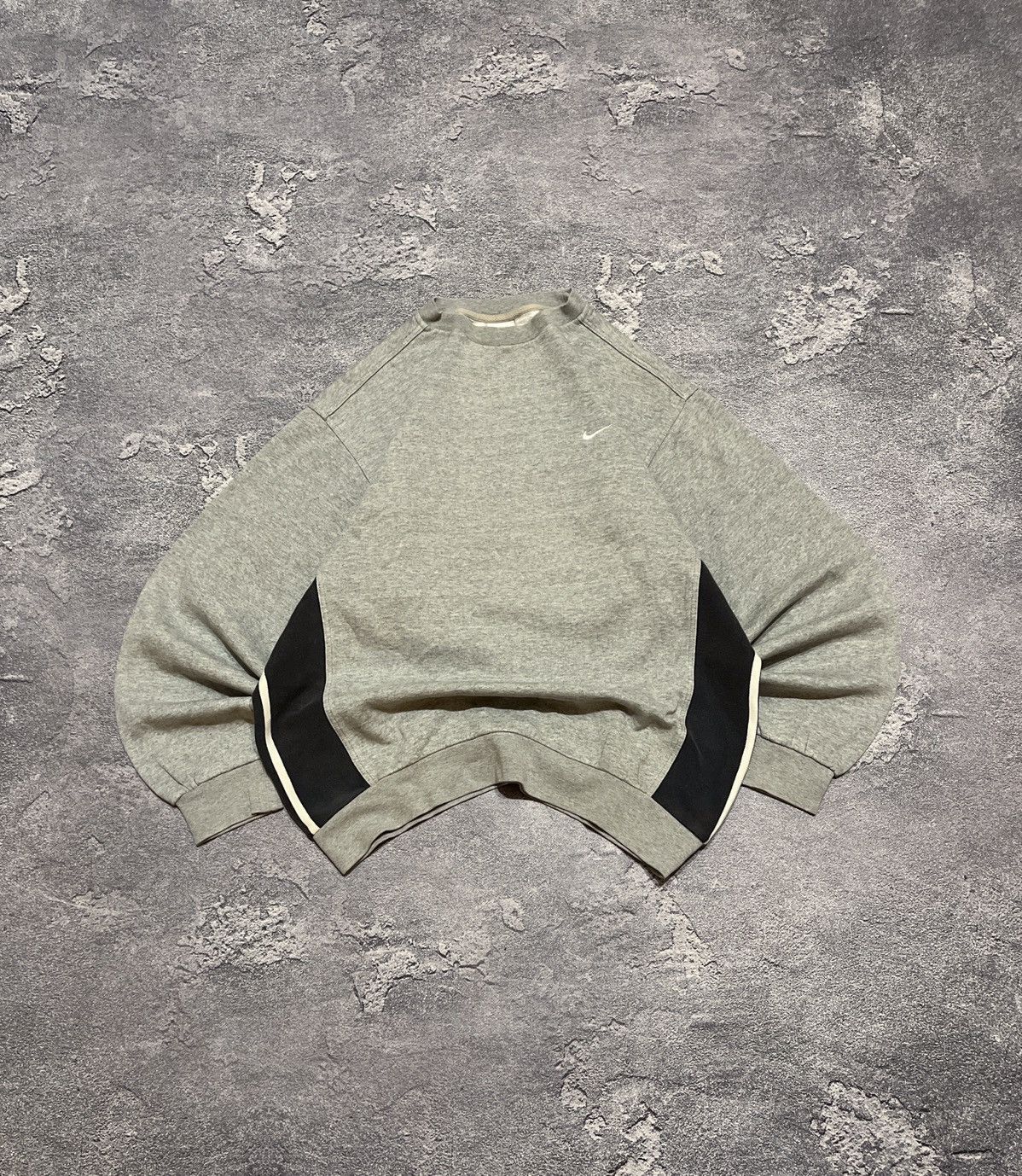 Nike × Vintage Vintage 90s Nike Swoosh Essential Crewneck Sweatshirt Size US L / EU 52-54 / 3 - 1 Thumbnail