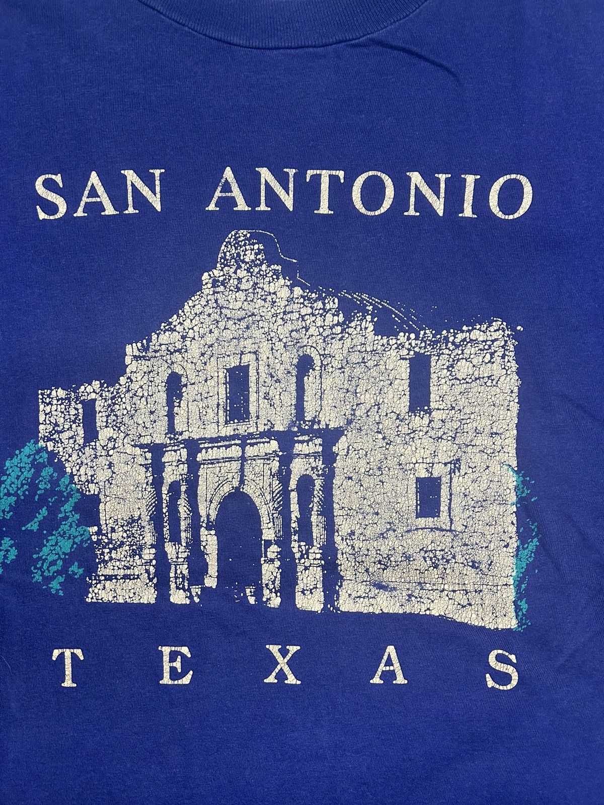 Vintage Crazy Vintage 90s Essenital San Antonio Graphic Tee Shirt Size US L / EU 52-54 / 3 - 2 Thumbnail