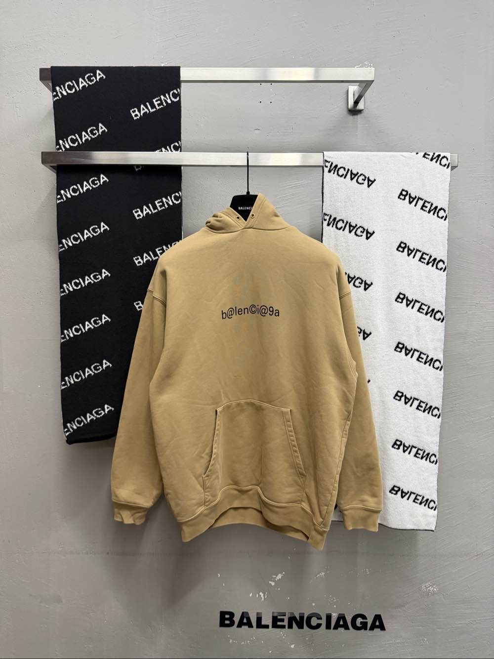 Balenciaga Balenciaga Logo Hoodie Size S Size US S / EU 44-46 / 1 - 1 Thumbnail