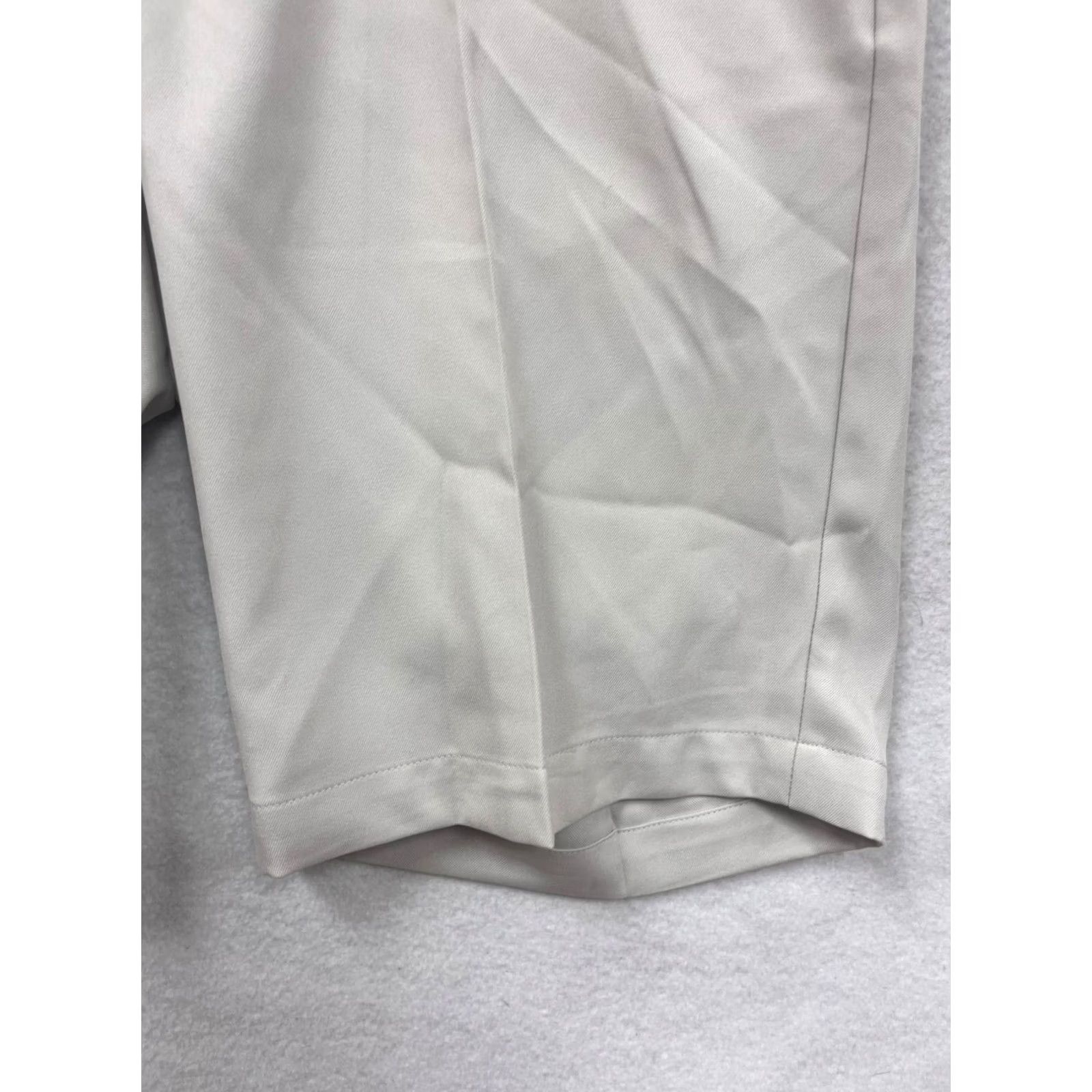 Vintage Greg Norman Mens Shorts White 32 Chino Polyester Wrangler Belt Loops Wrinkle-Resistant Golf Size US 32 / EU 48 - 6 Thumbnail