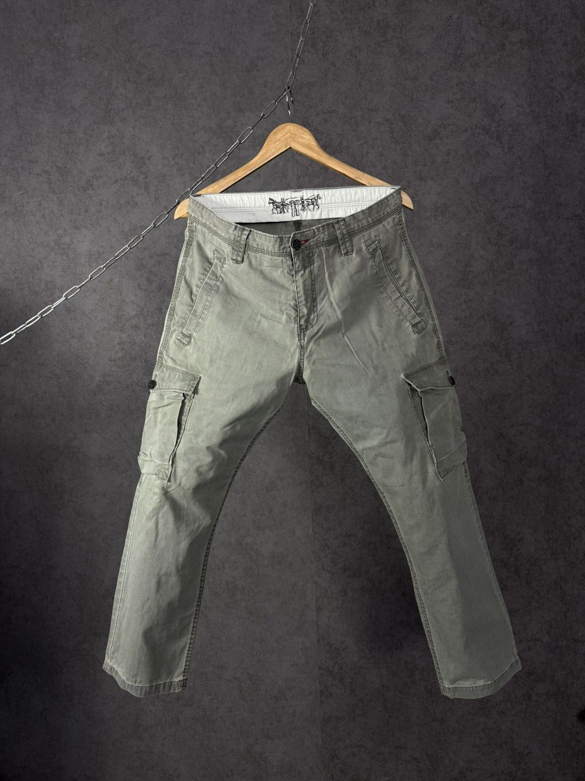 Levi's Levi’s Giants cargo pants Size US 31 - 1 Thumbnail