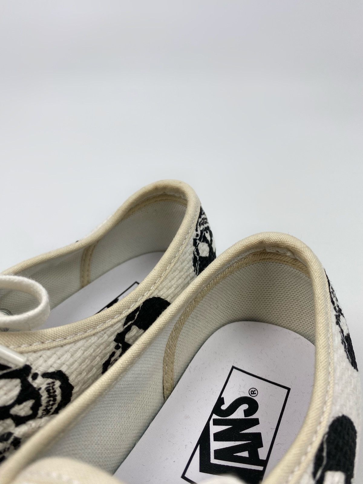 Vans Authentic 44 DX Anaheim Factory Needlepoint/Skulls Size US 7 / EU 40 - 9 Thumbnail