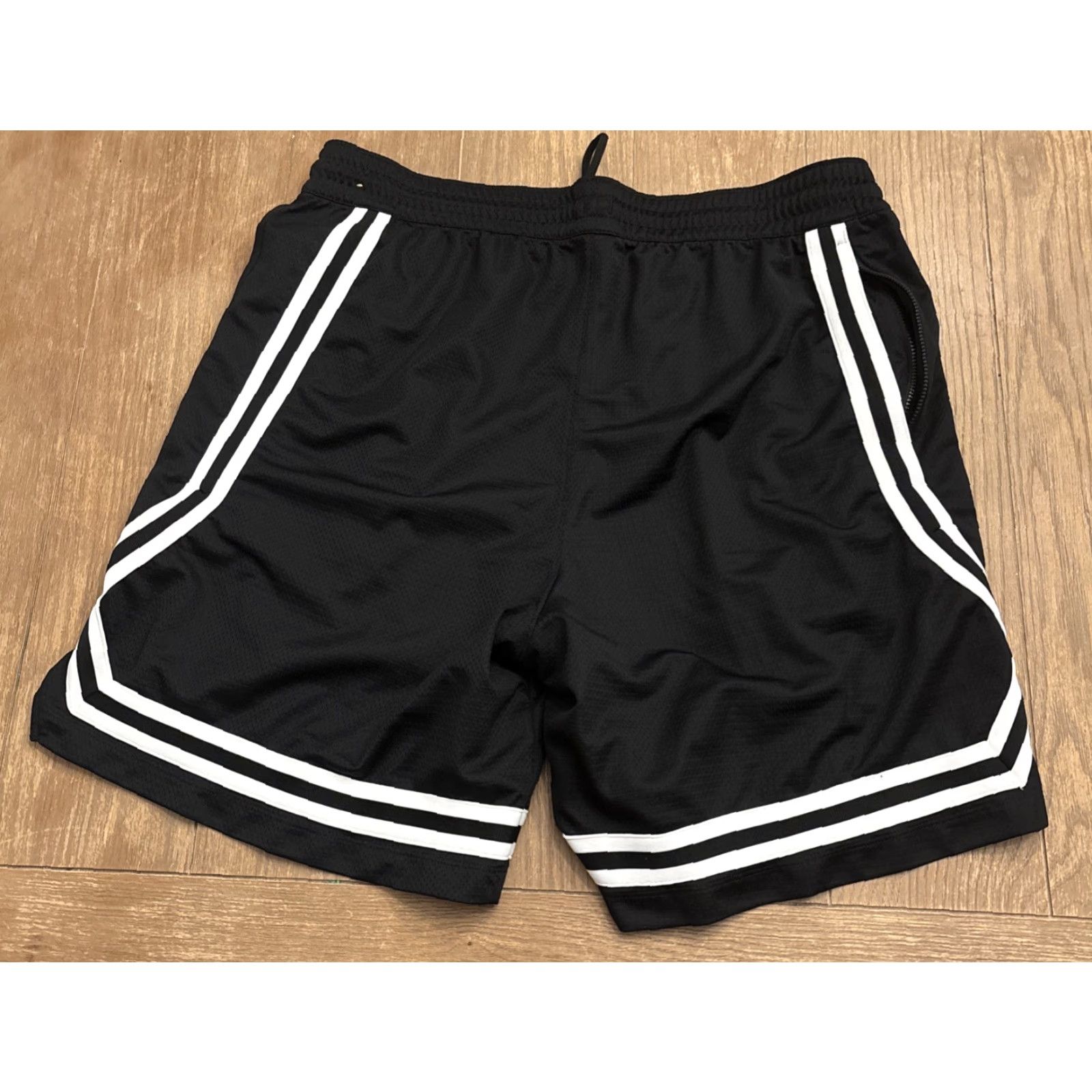Nike Nike Dri-FIT DNA Crossover Basketball Shorts Men XL 8" Black FN2883-010 Size US 36 / EU 52 - 6 Thumbnail